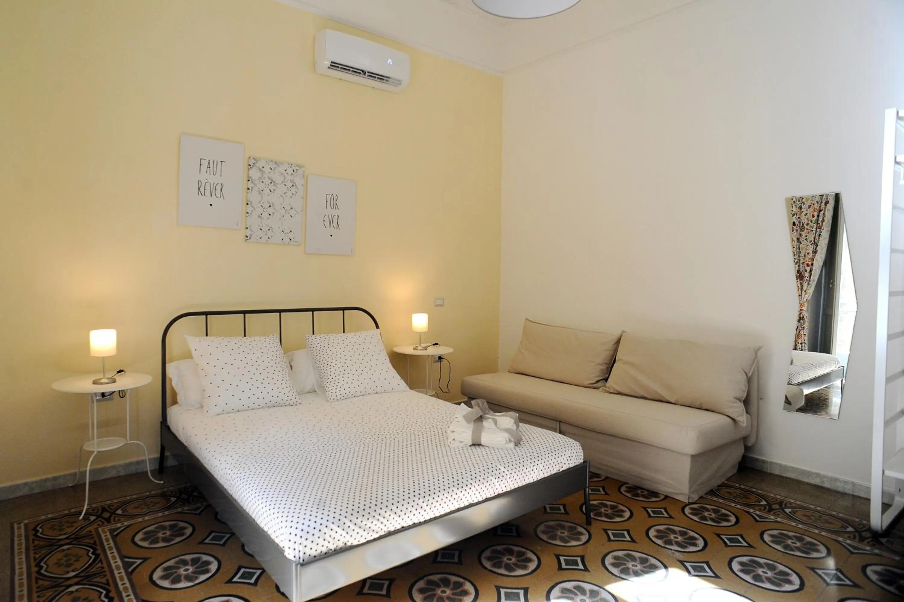 Photo of the whole room, Bed in Maison Salerno