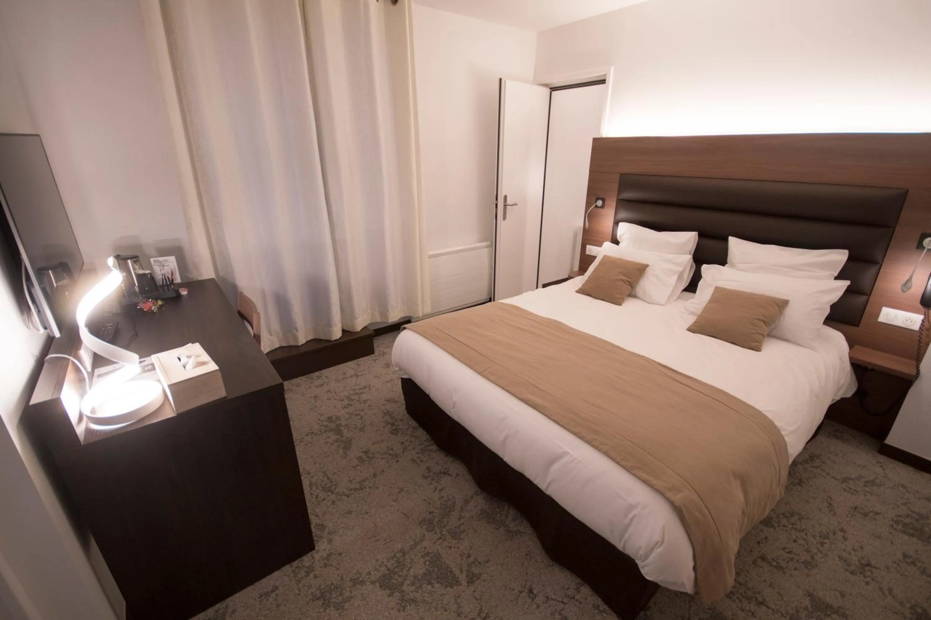 Bedroom, Bed in Hôtel Bastide