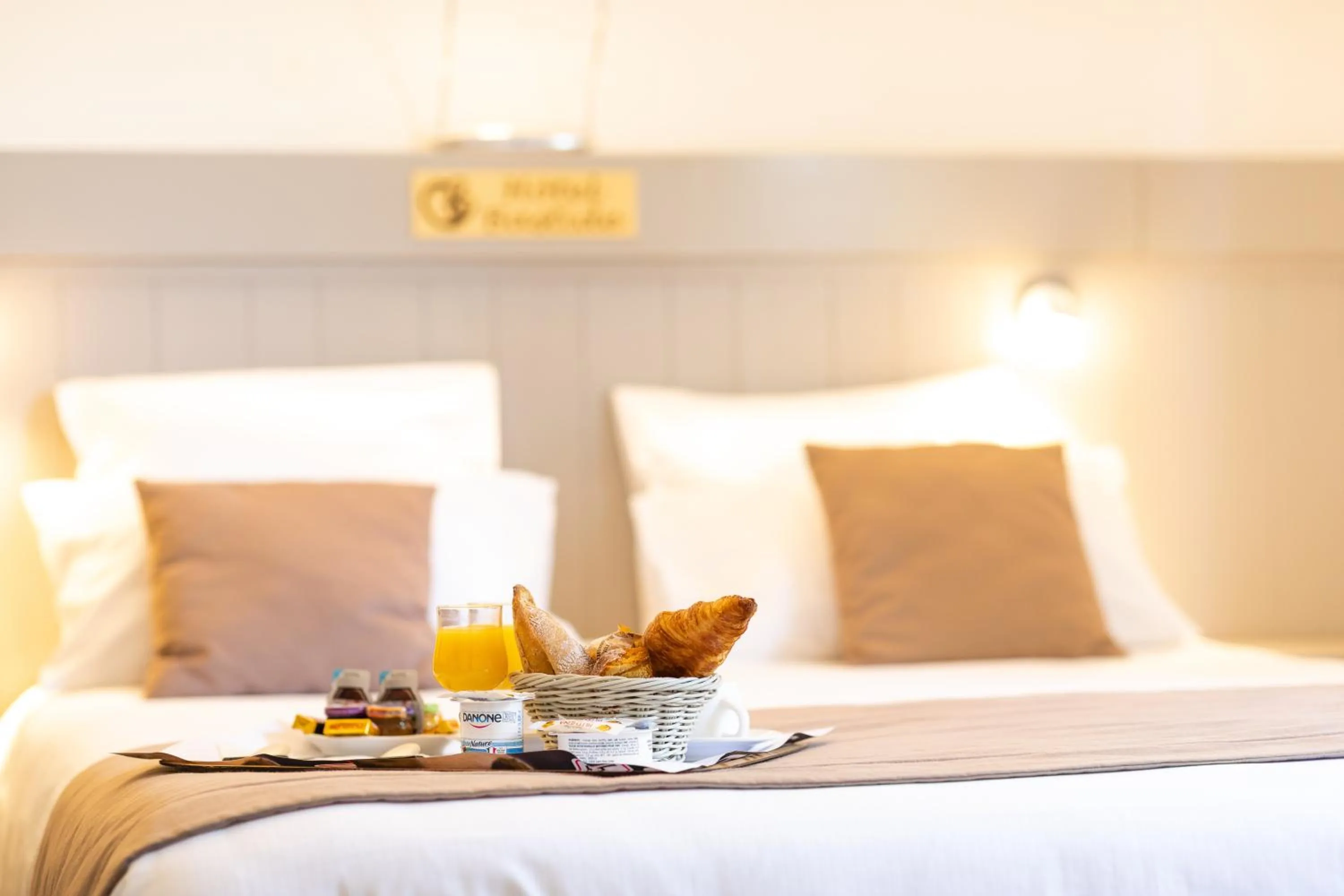 Breakfast, Bed in Hôtel Bastide