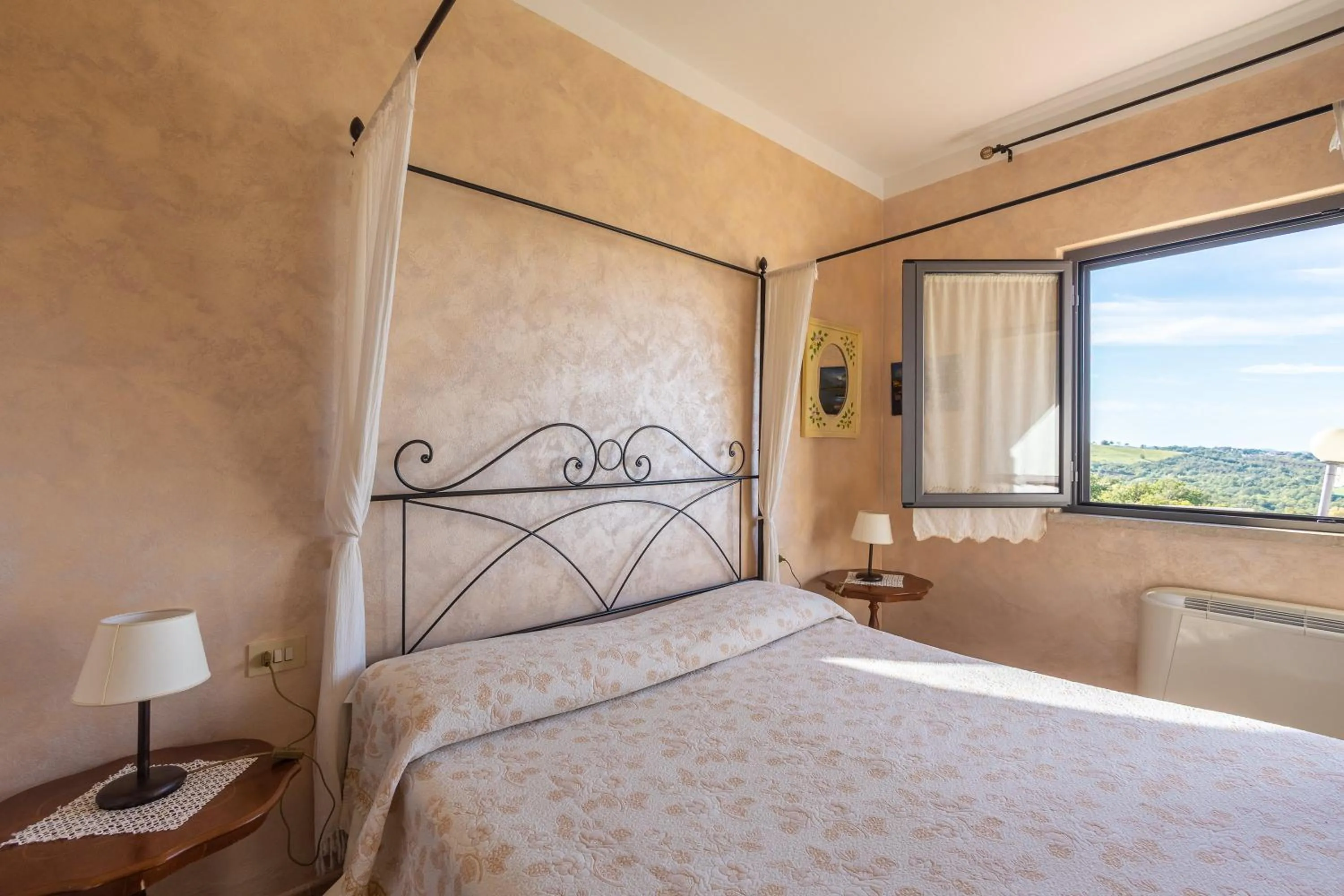 Landmark view, Bed in Agriturismo La Meria