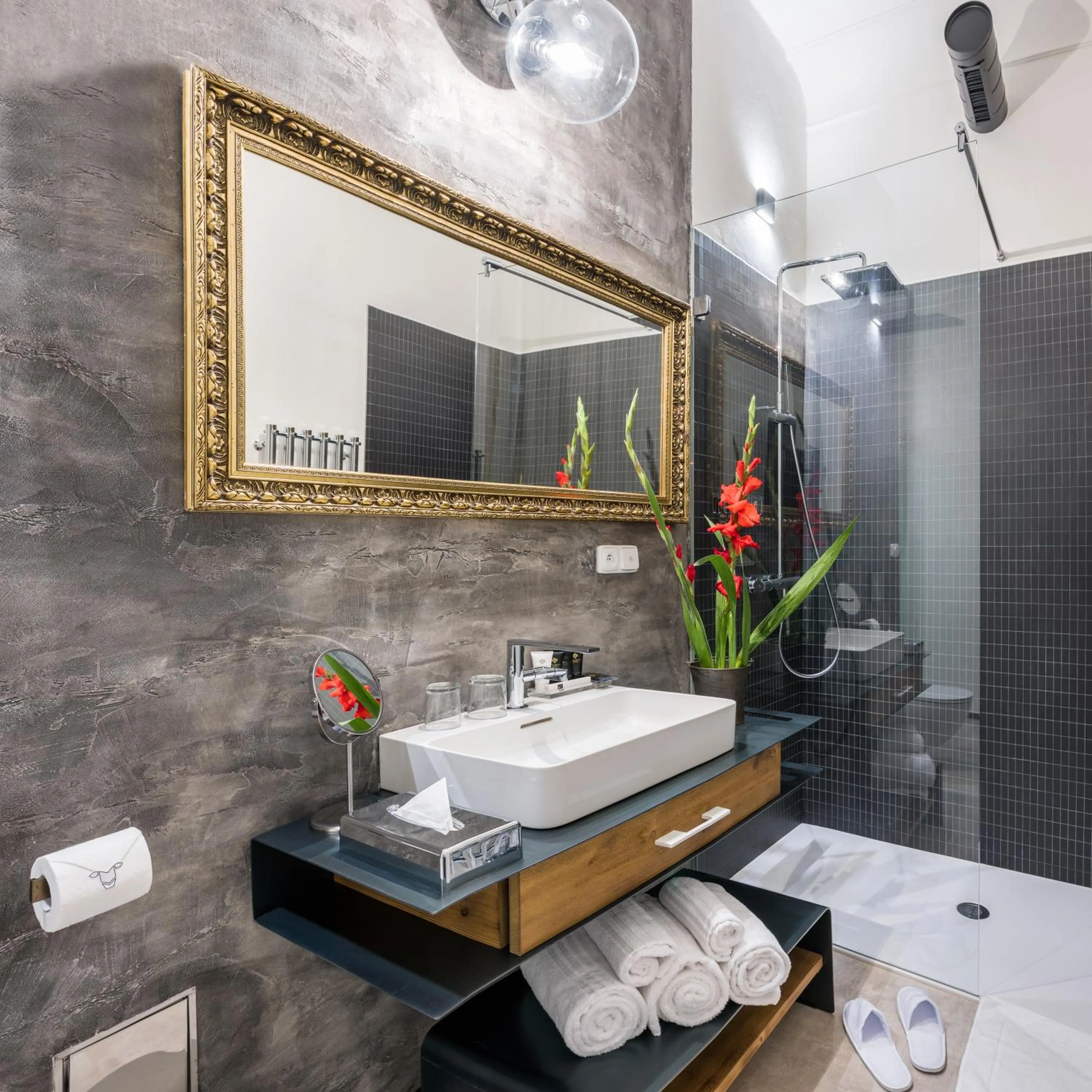 Shower in MOOo by the Castle