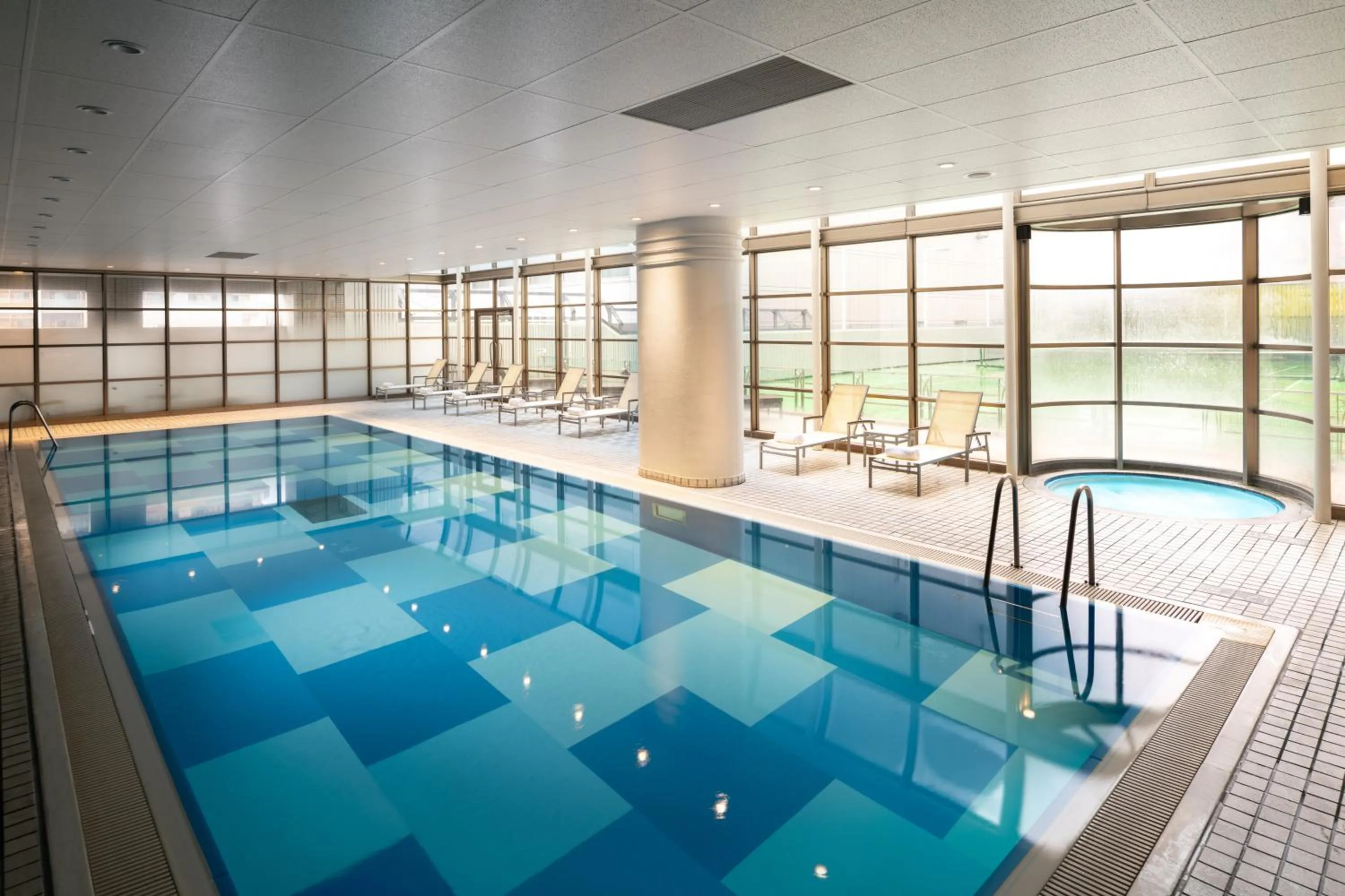 Swimming pool in Hilton Nagoya Hotel