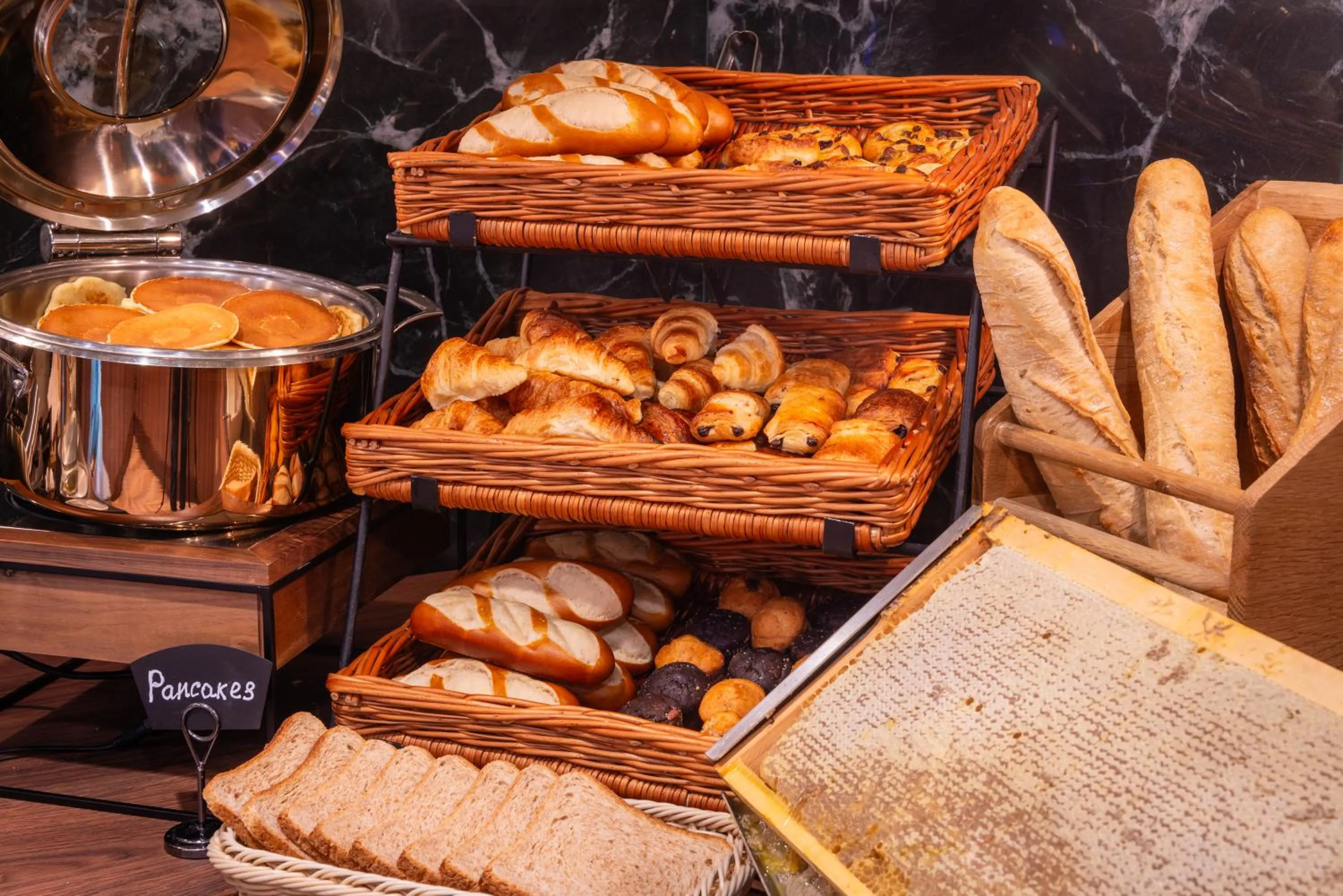 Breakfast in Hôtel Aston Paris