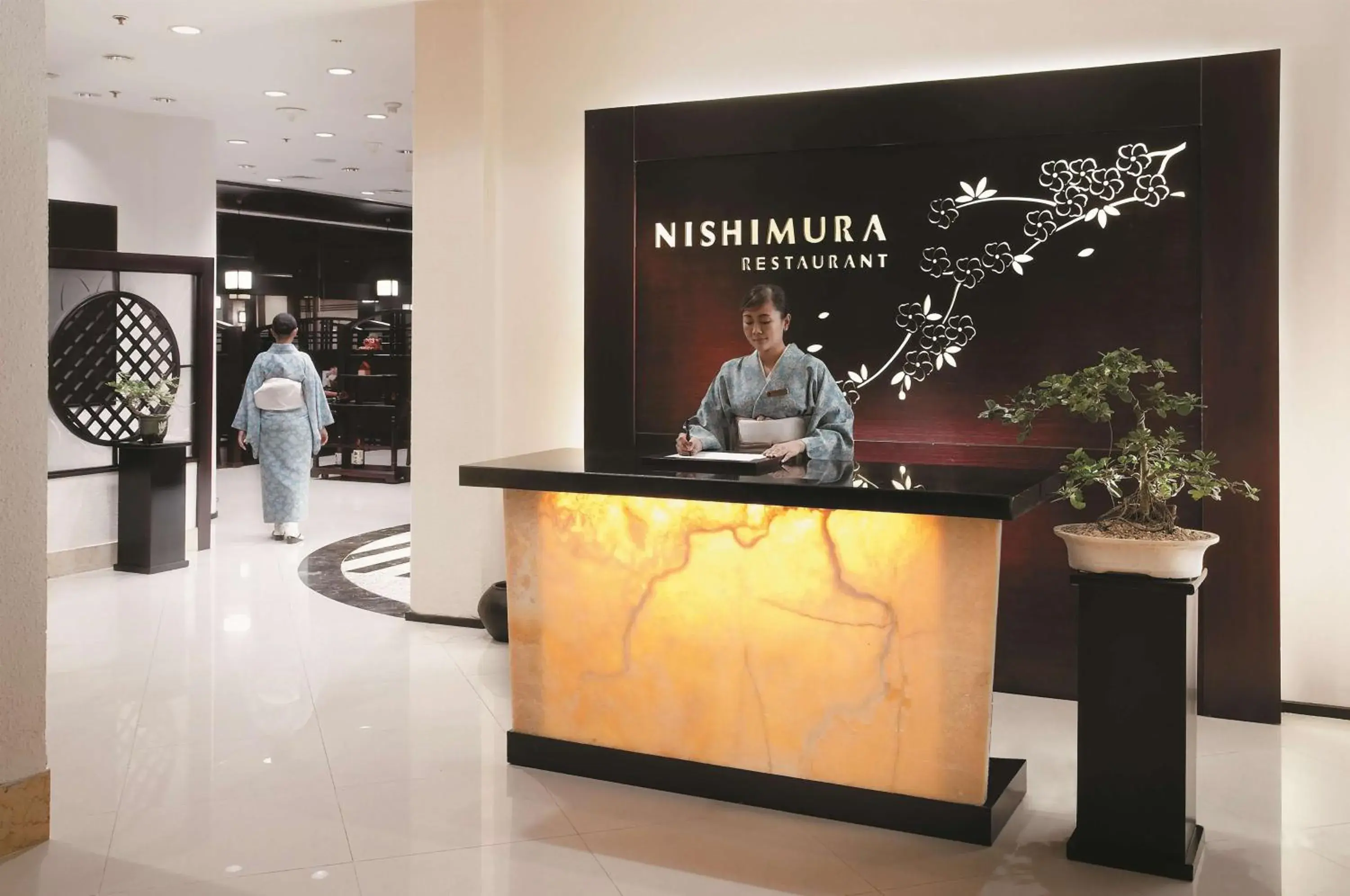 Restaurant/places to eat in Shangri-la Surabaya Restaurant/places to eat in Shangri-la Surabaya