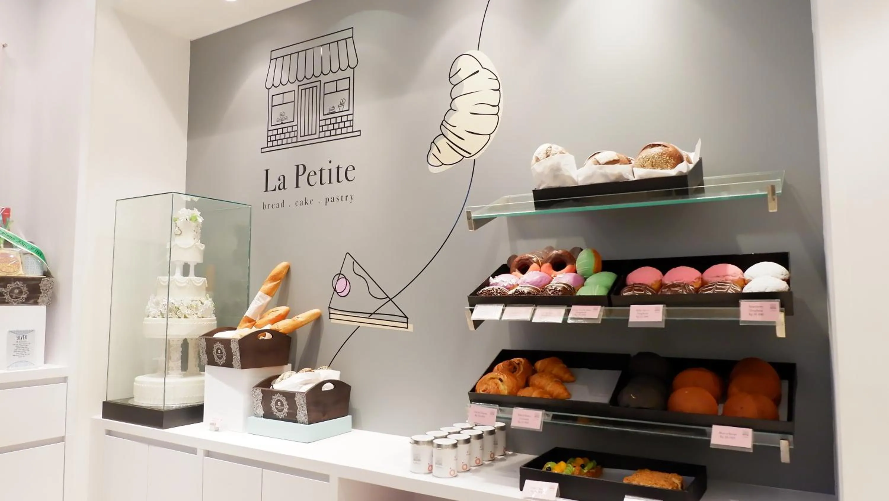 Food and drinks in Shangri-la Surabaya