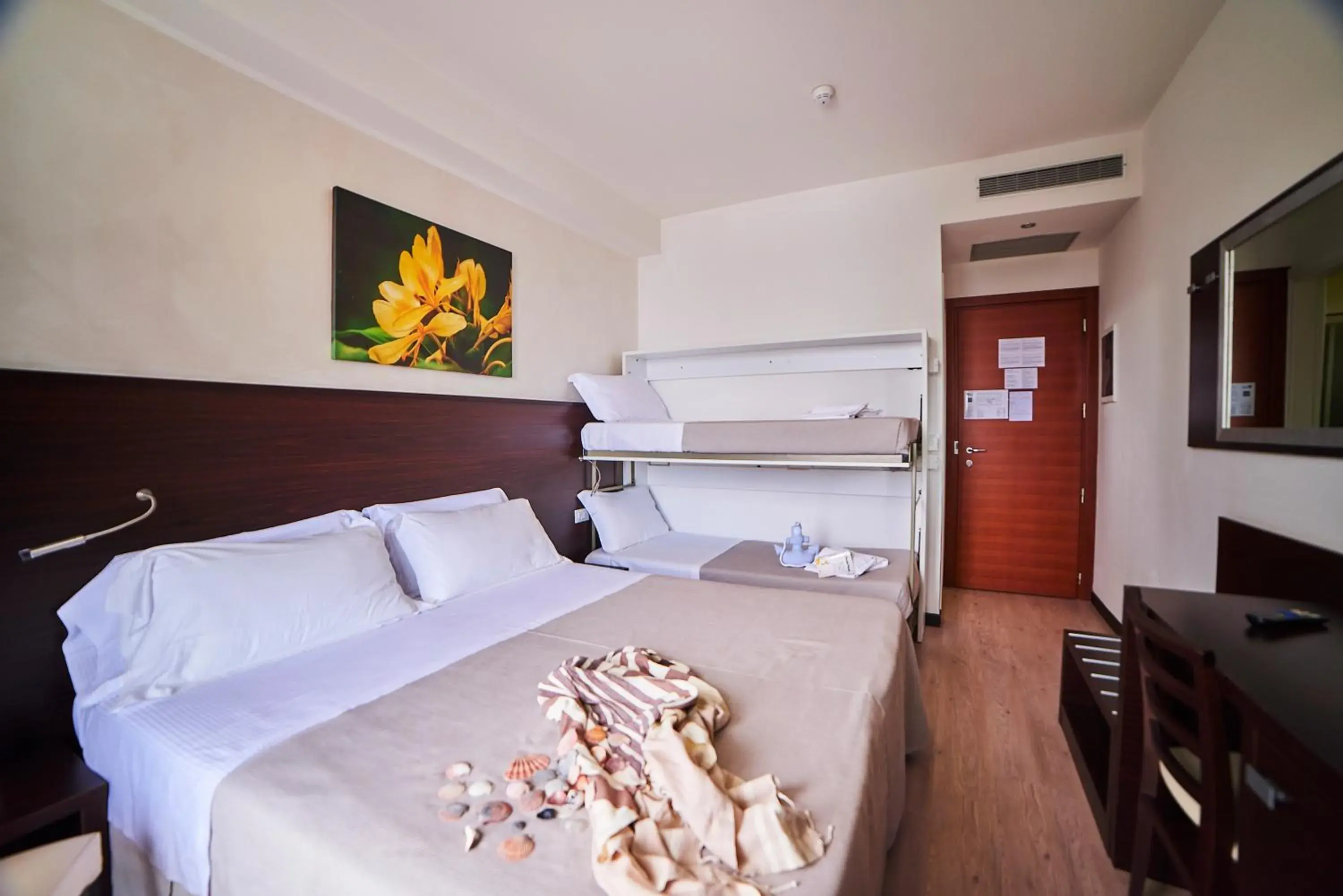 Classic Double or Twin Room with Partial Sea View in Alisei Palace Hotel Classic Double or Twin Room with Partial Sea View in Alisei Palace Hotel