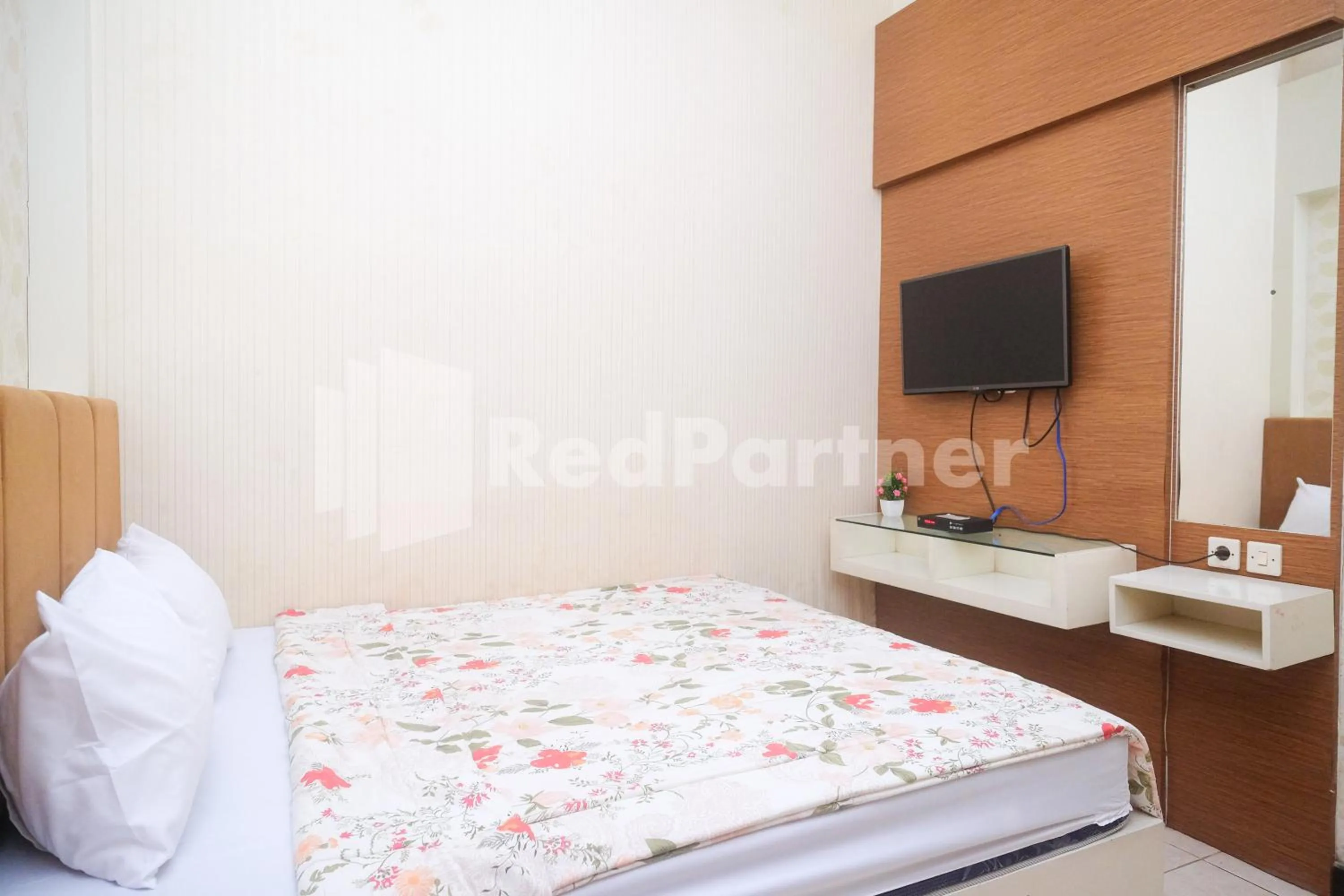 Bedroom, Bed in Tatti Inn Syariah Seturan RedPartner