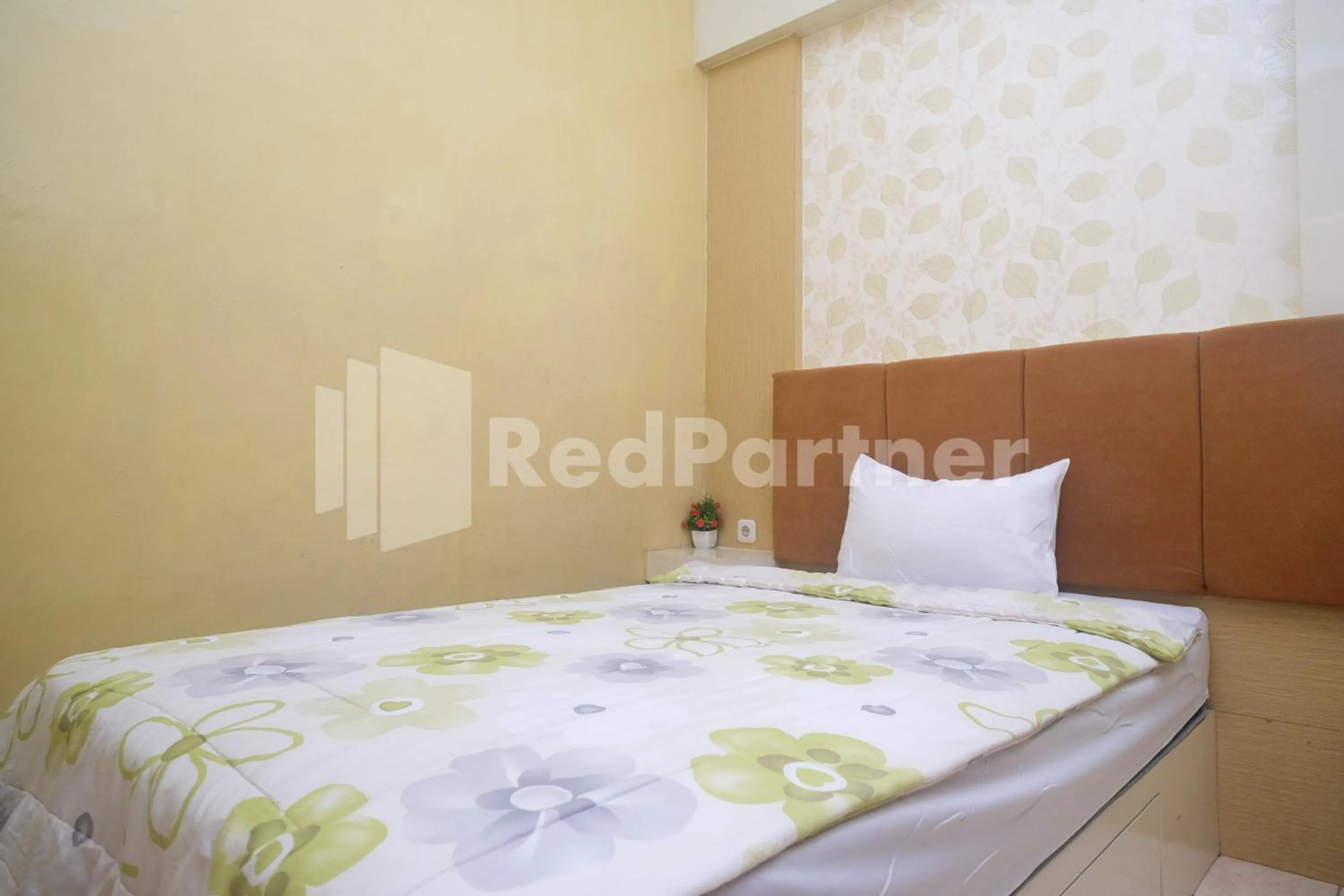 Bedroom, Bed in Tatti Inn Syariah Seturan RedPartner