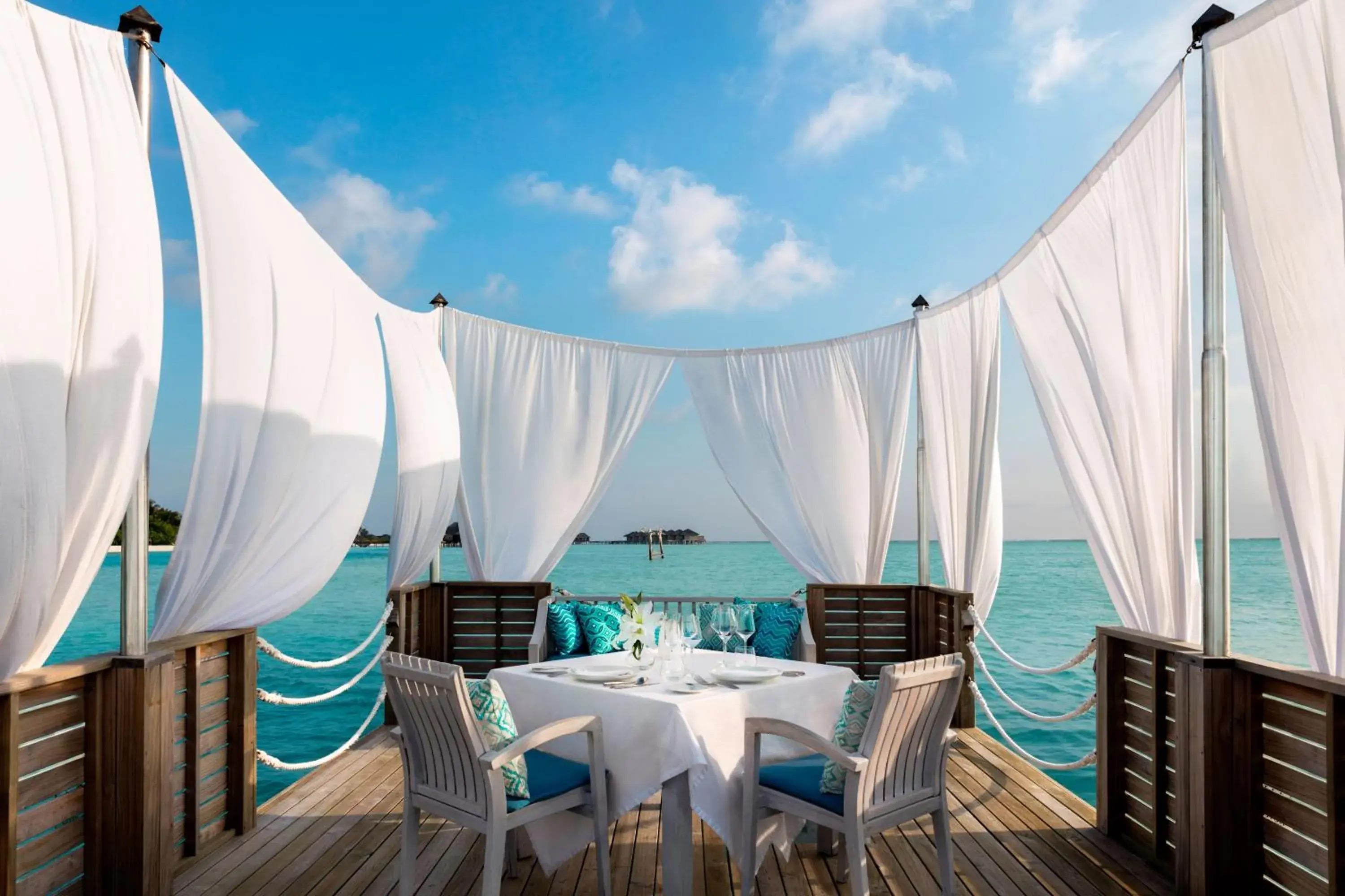 Restaurant/places to eat in Anantara Dhigu Maldives Resort Restaurant/places to eat in Anantara Dhigu Maldives Resort