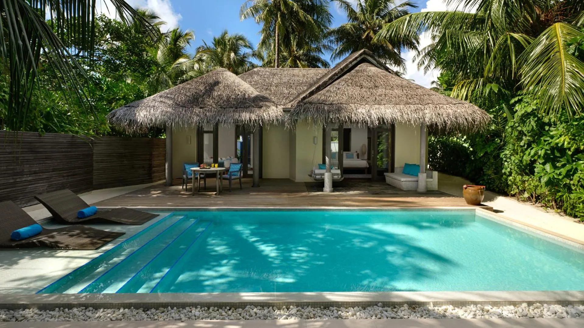 Swimming pool in Anantara Dhigu Maldives Resort