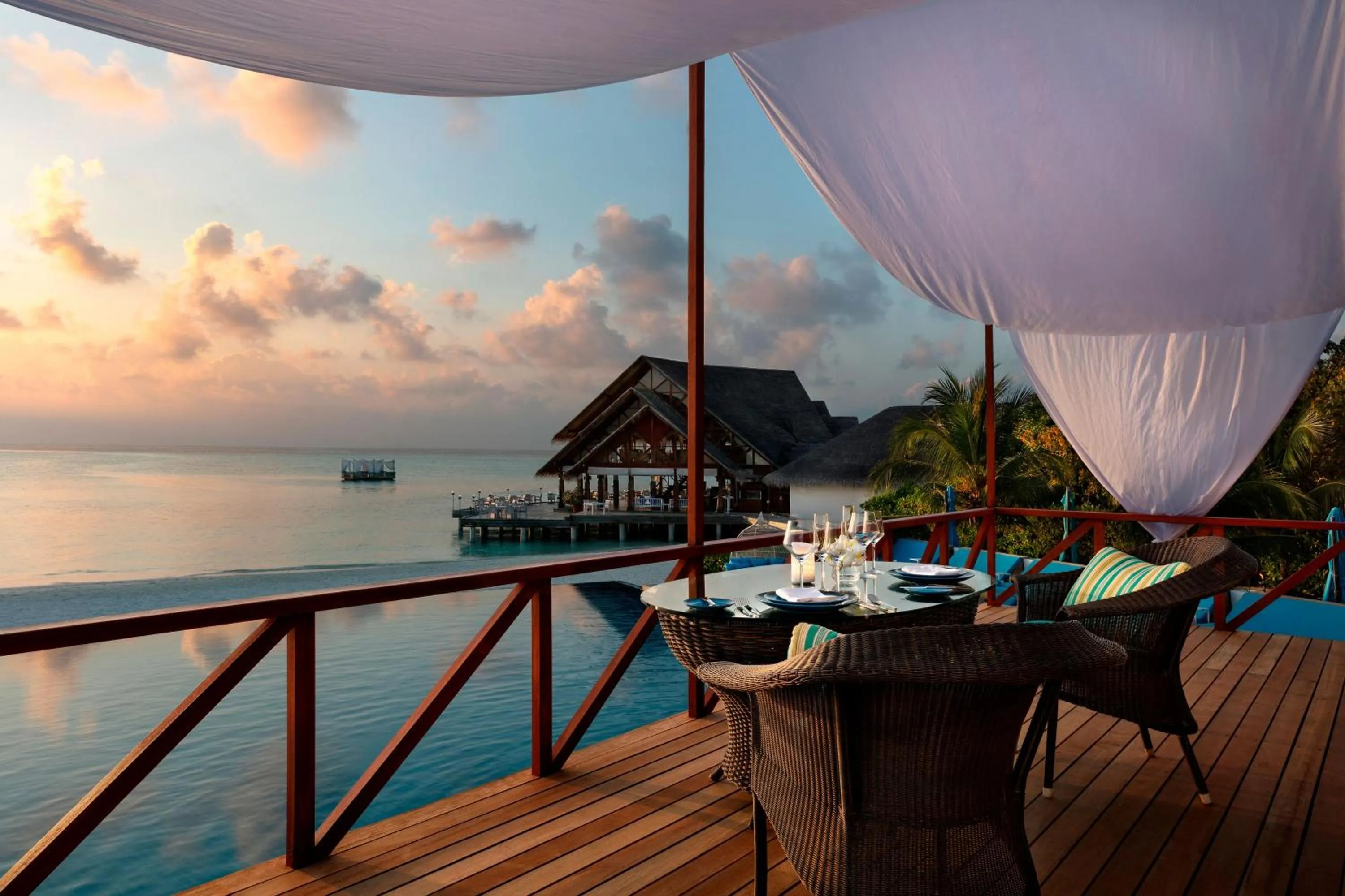 Restaurant/places to eat in Anantara Dhigu Maldives Resort