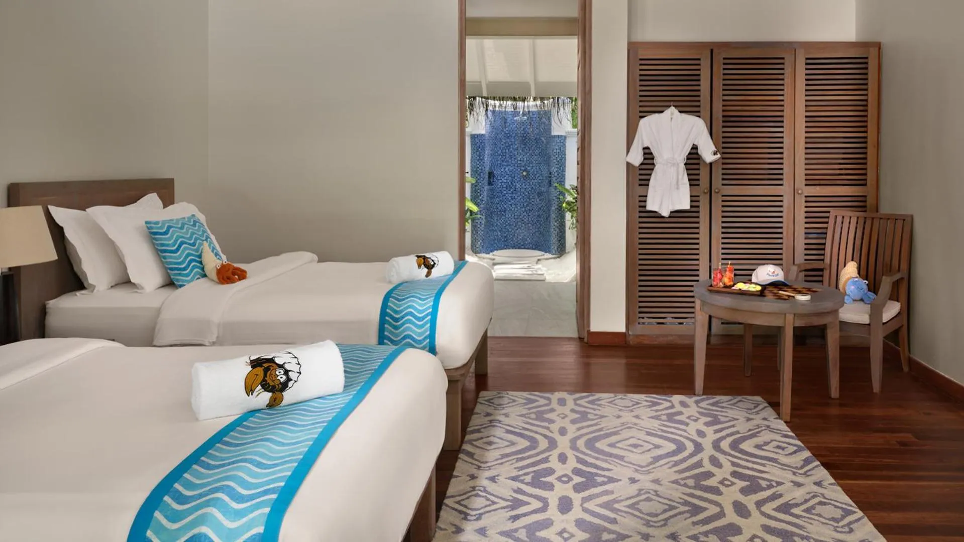 Photo of the whole room, Bed in Anantara Dhigu Maldives Resort