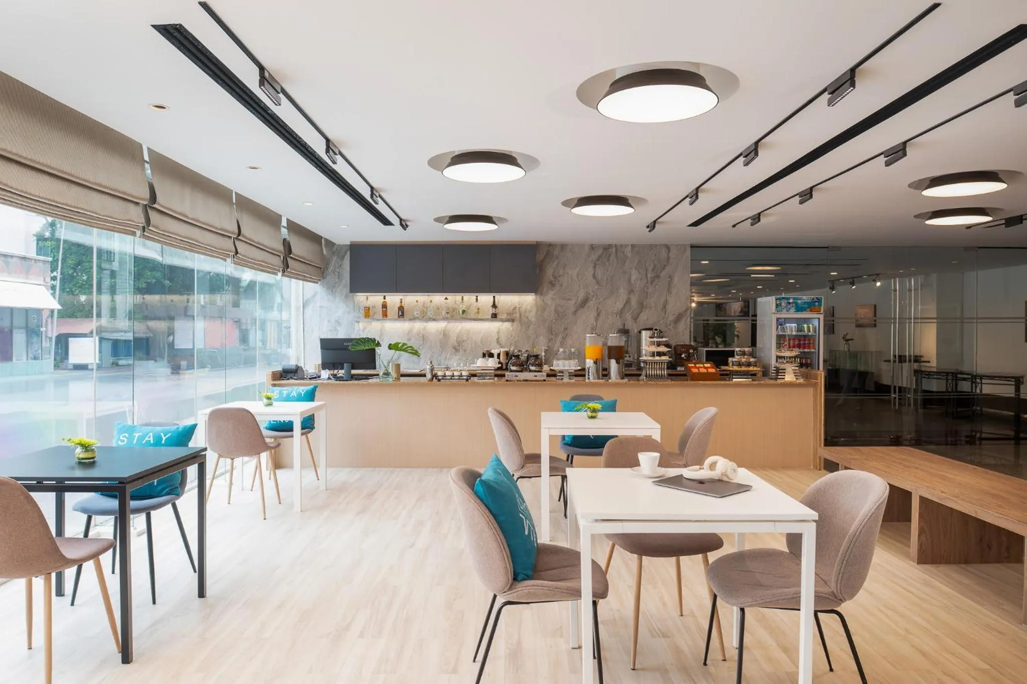 Restaurant/places to eat in Cross Vibe Bangkok Srinakarin