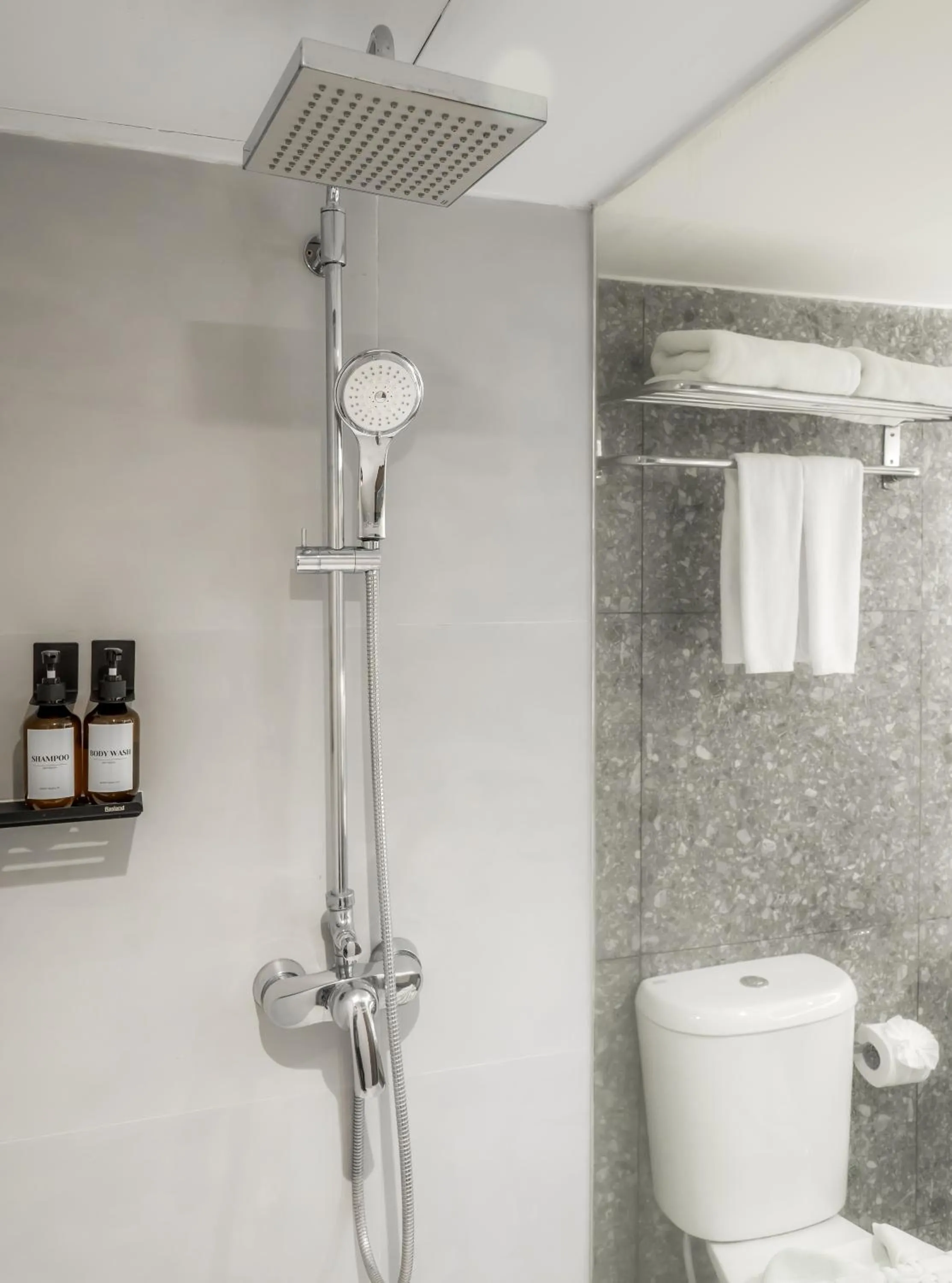 Shower in Cross Vibe Bangkok Srinakarin