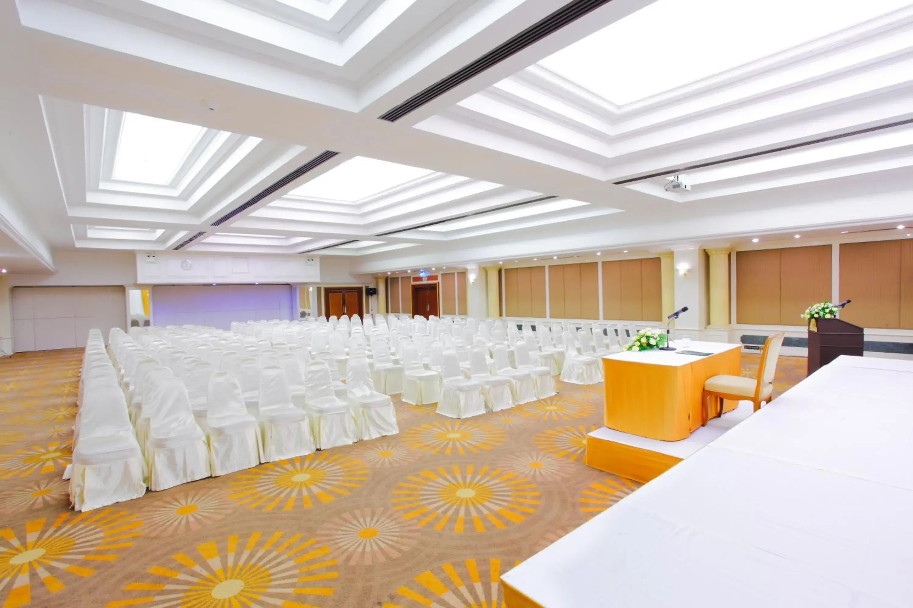 Restaurant/places to eat in King Park Avenue Hotel Bangkok Restaurant/places to eat in King Park Avenue Hotel Bangkok