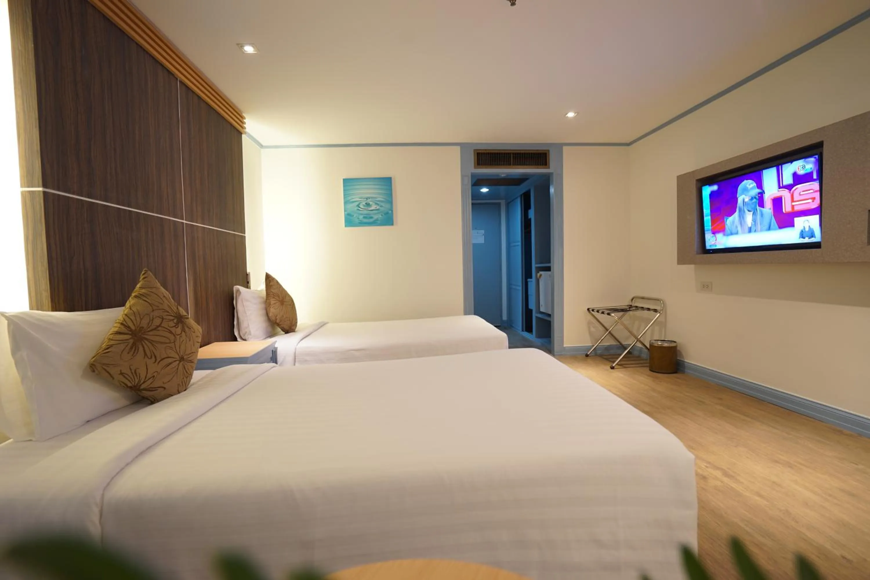 Photo of the whole room, Bed in King Park Avenue Hotel Bangkok