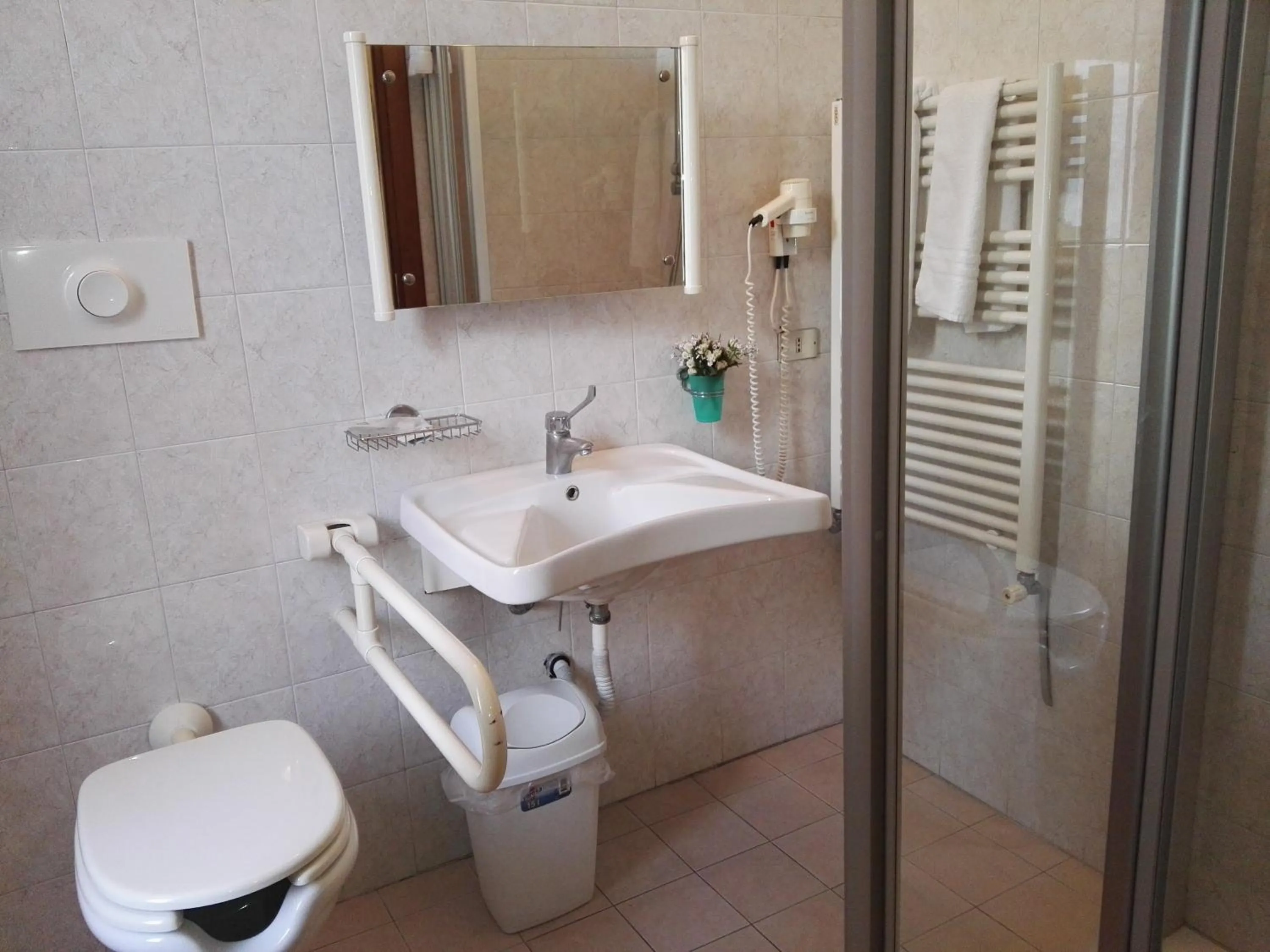 Bathroom in Hotel Loreto