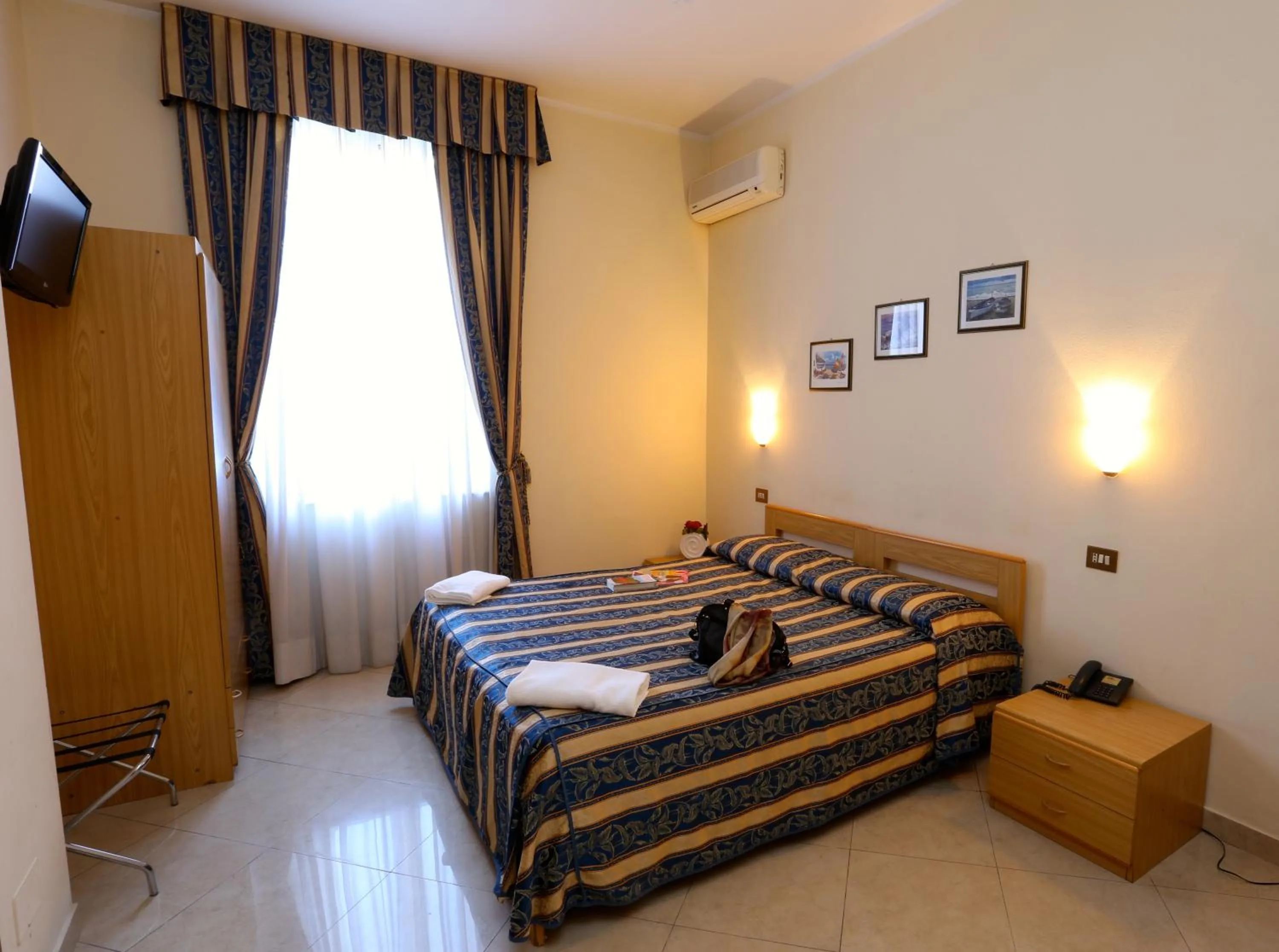 Photo of the whole room in Hotel Loreto