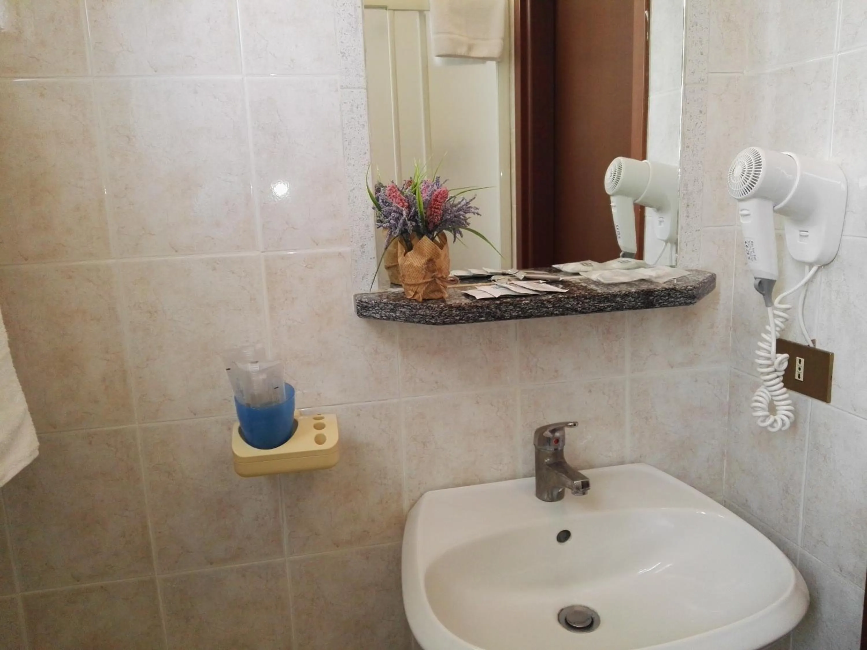 Bathroom in Hotel Loreto