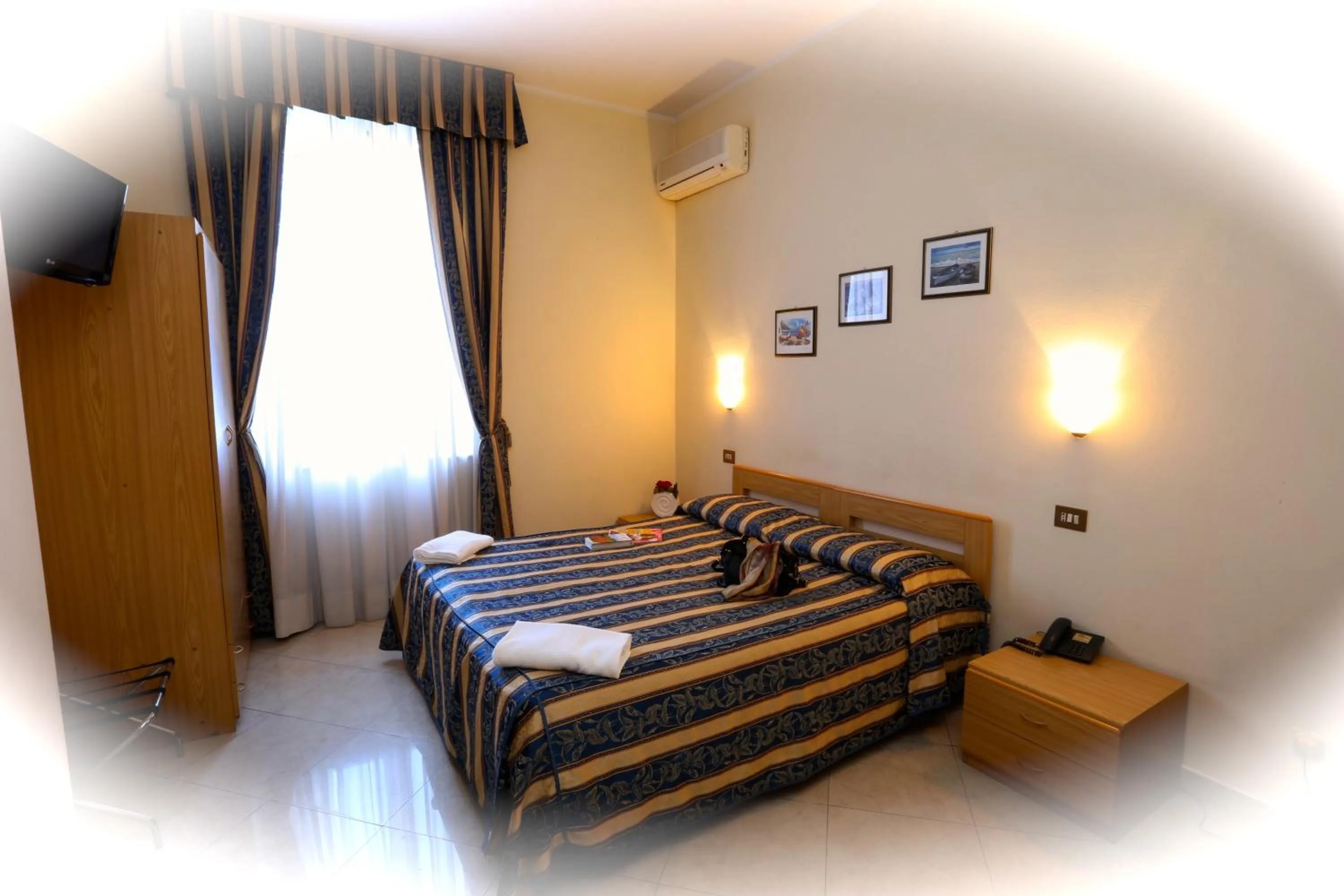 Photo of the whole room in Hotel Loreto