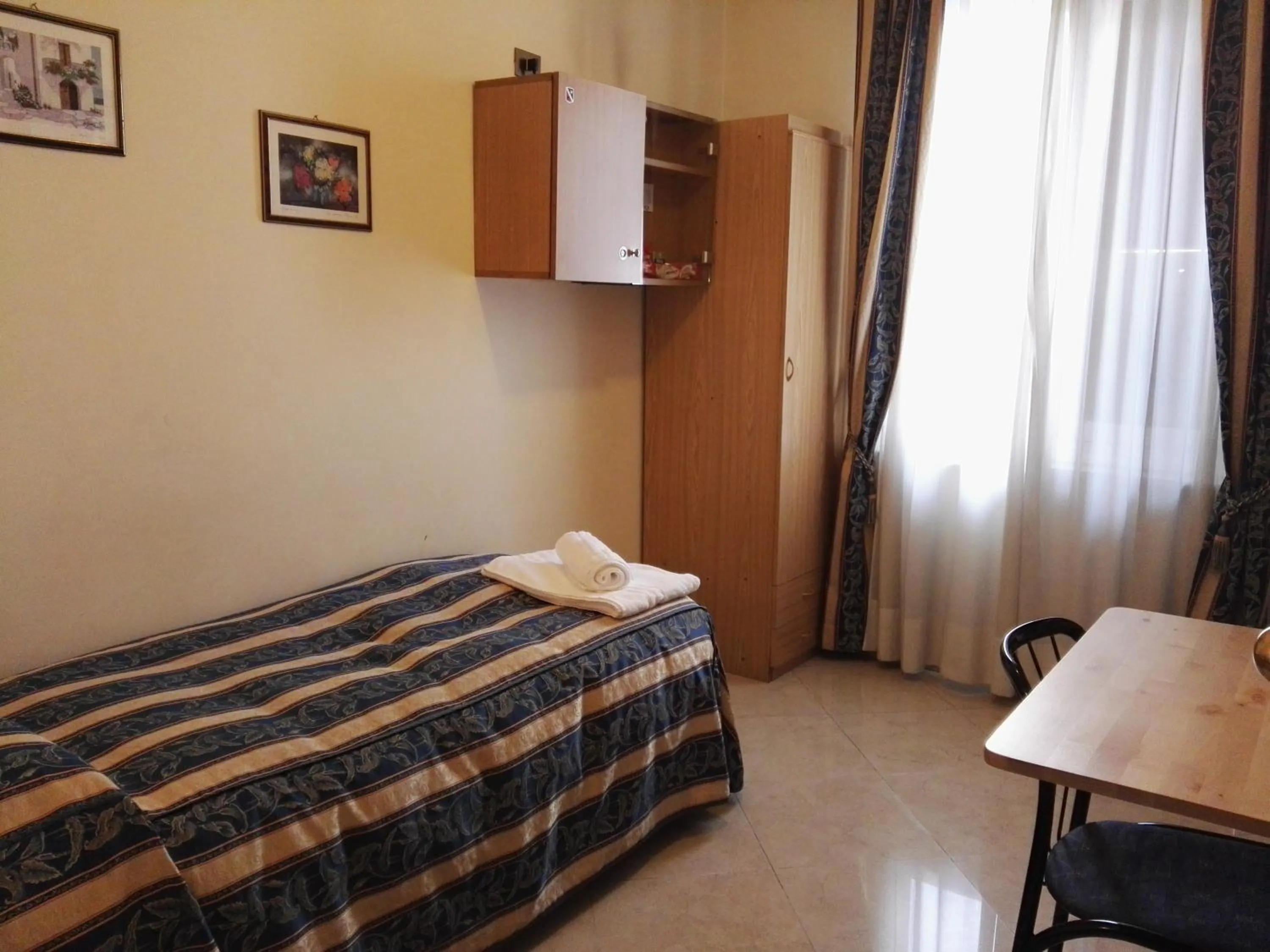 Photo of the whole room in Hotel Loreto