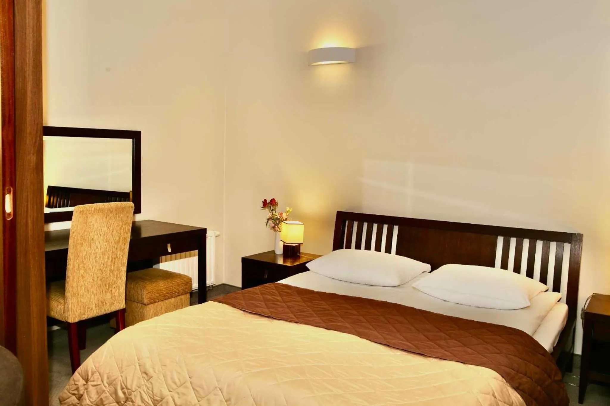 Bed in Hotel Tęczowy Młyn