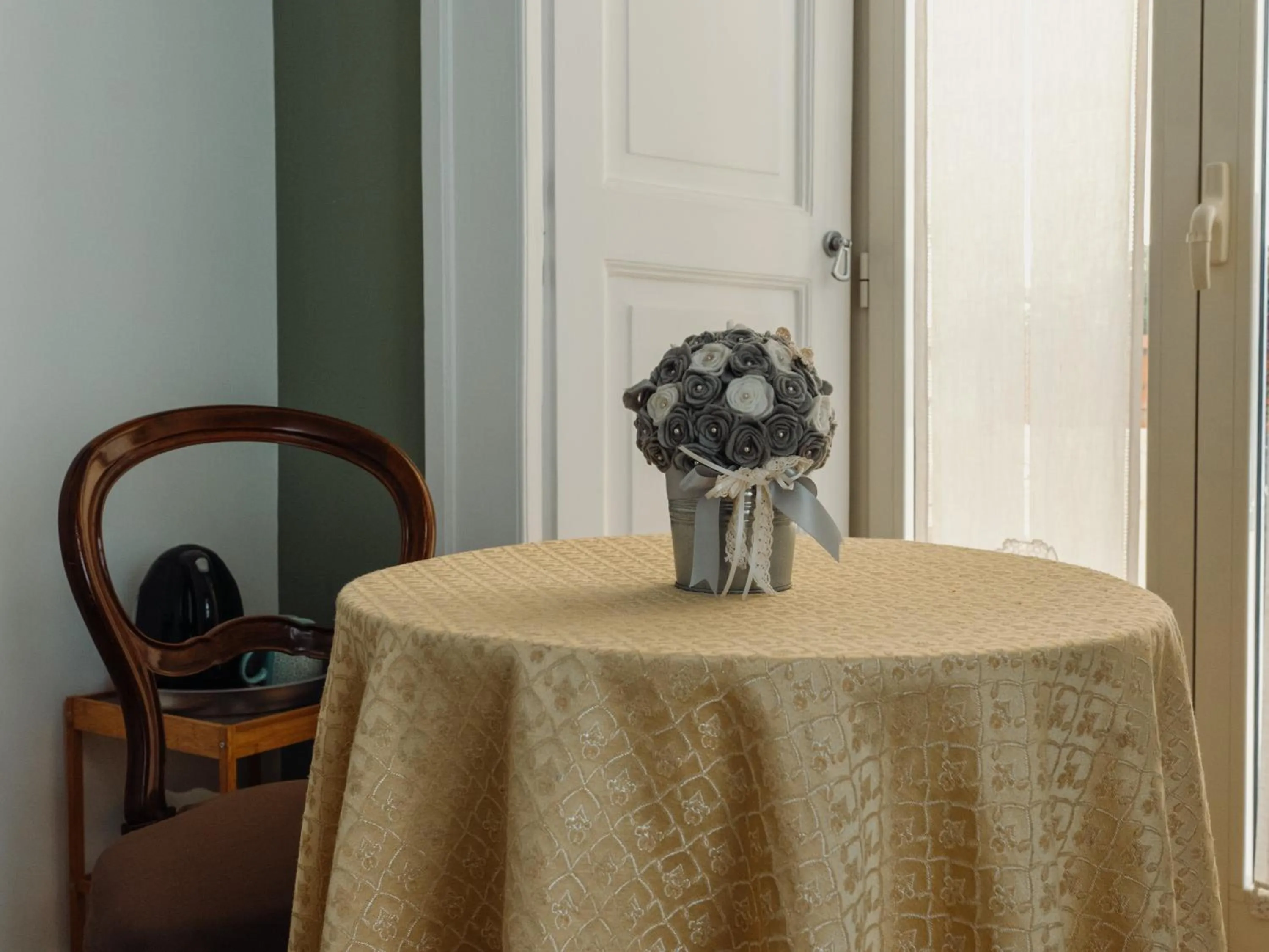 Decorative detail in Lo Specchio dei Papiri