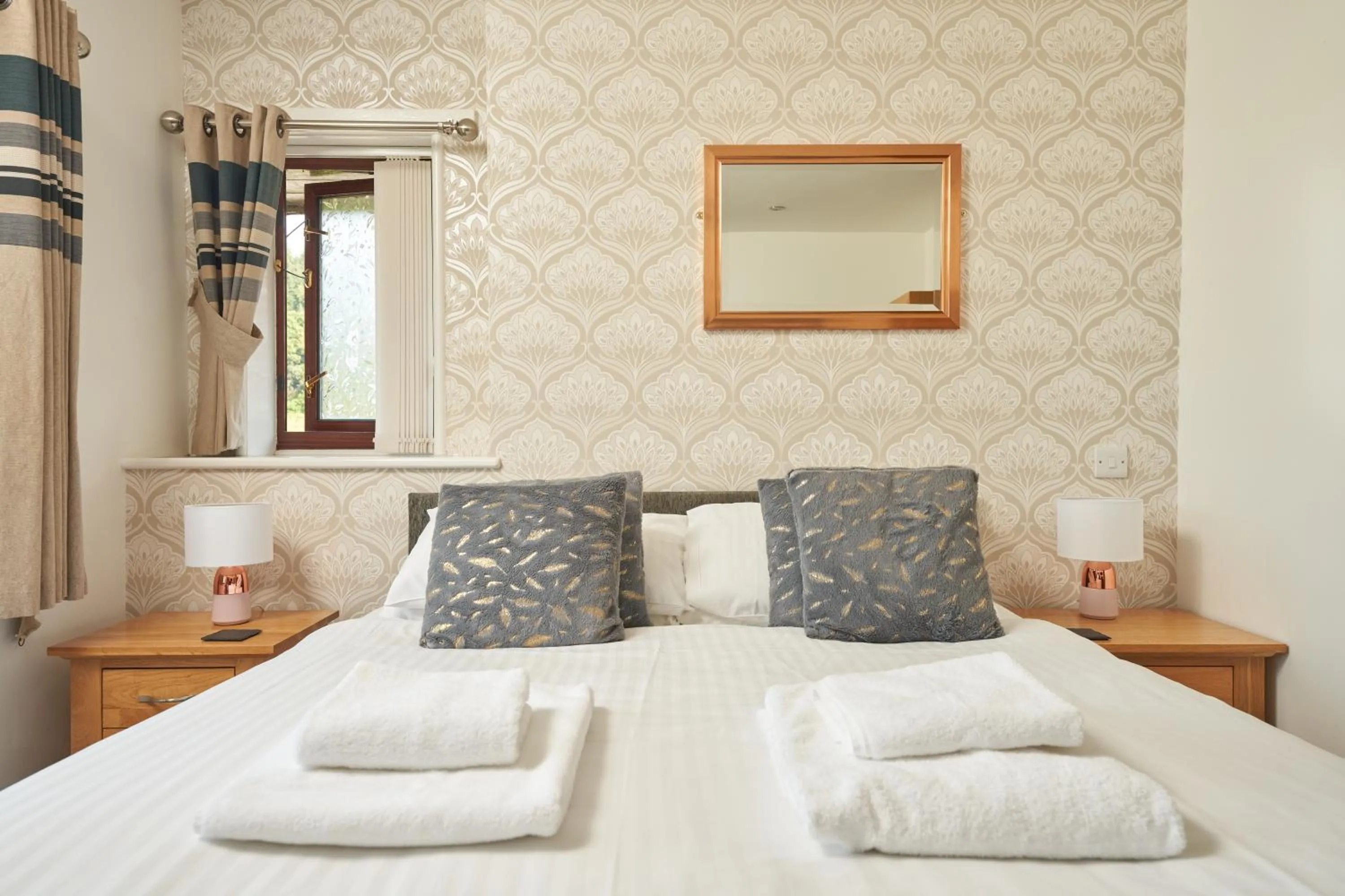 Bedroom, Bed in The Windmill Inn