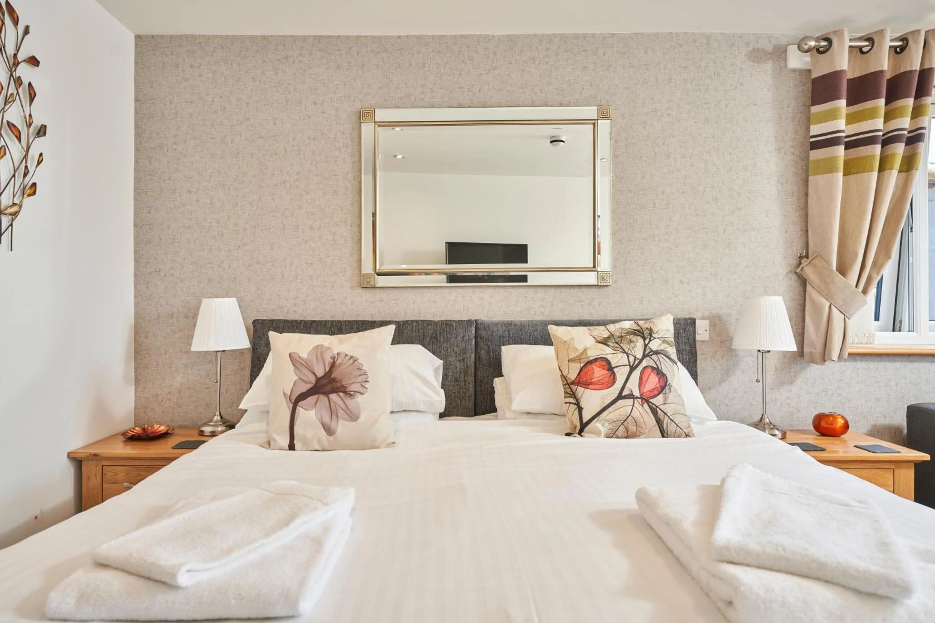 Bedroom, Bed in The Windmill Inn