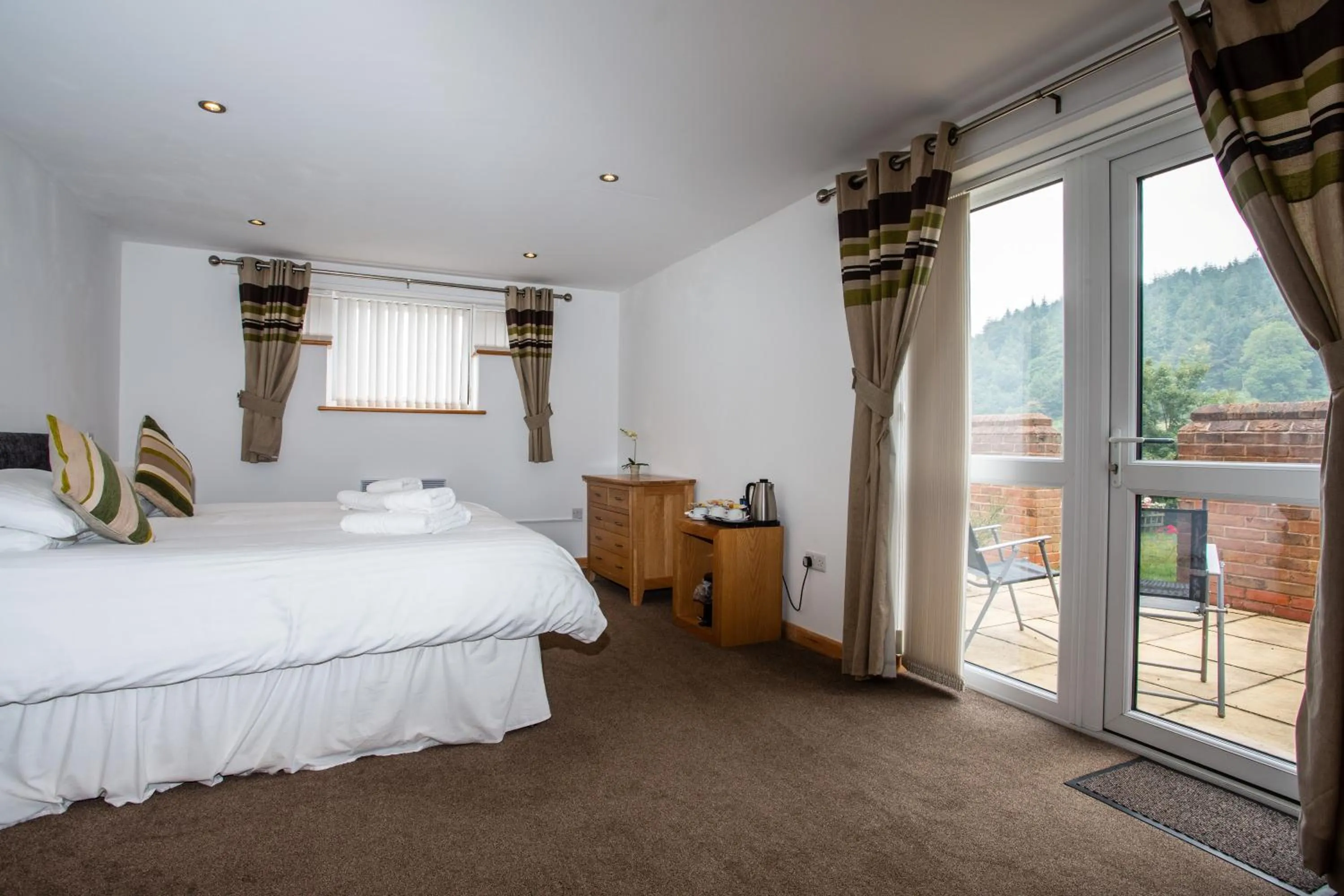 Balcony/Terrace, Bed in The Windmill Inn