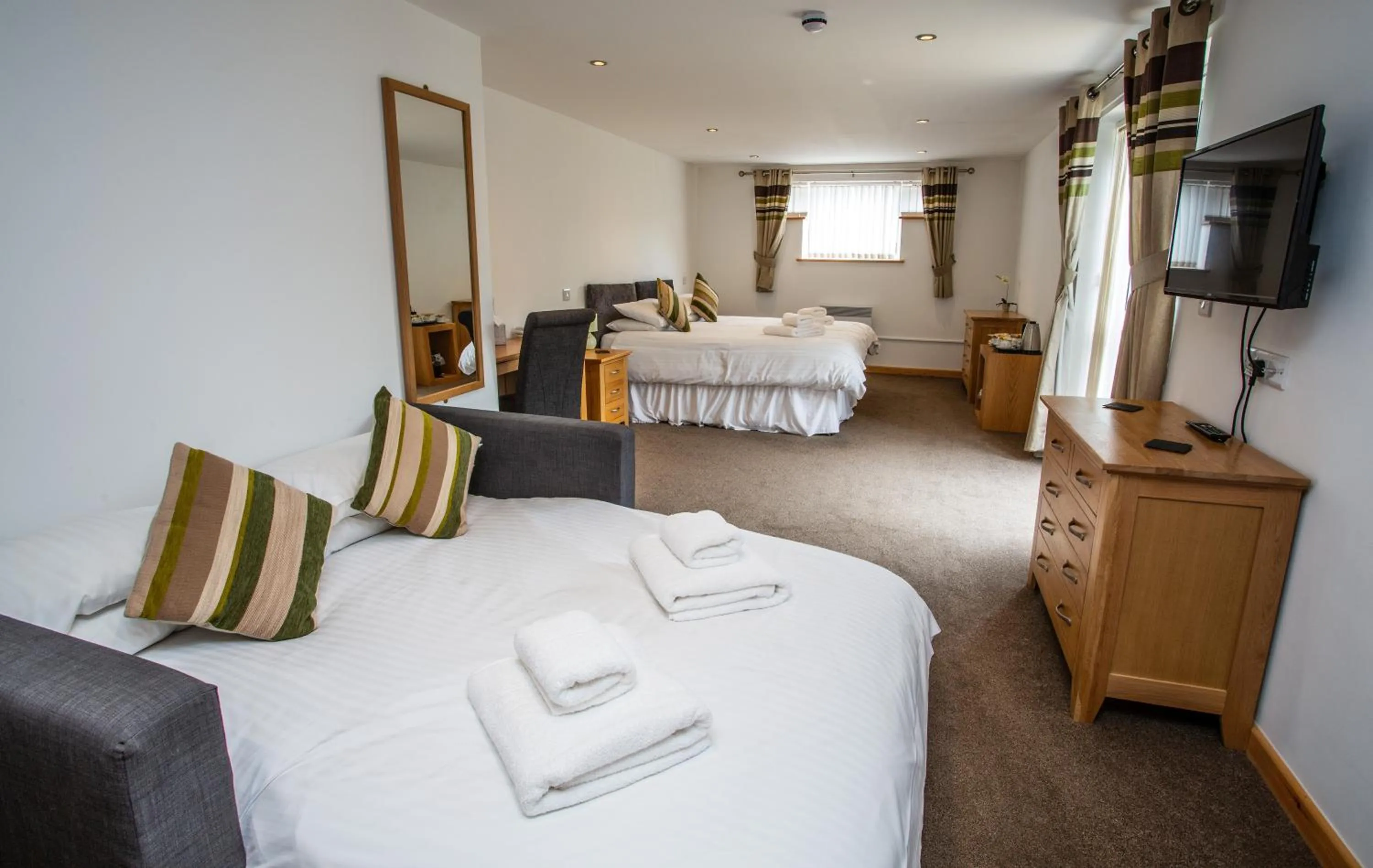 Bedroom, Bed in The Windmill Inn