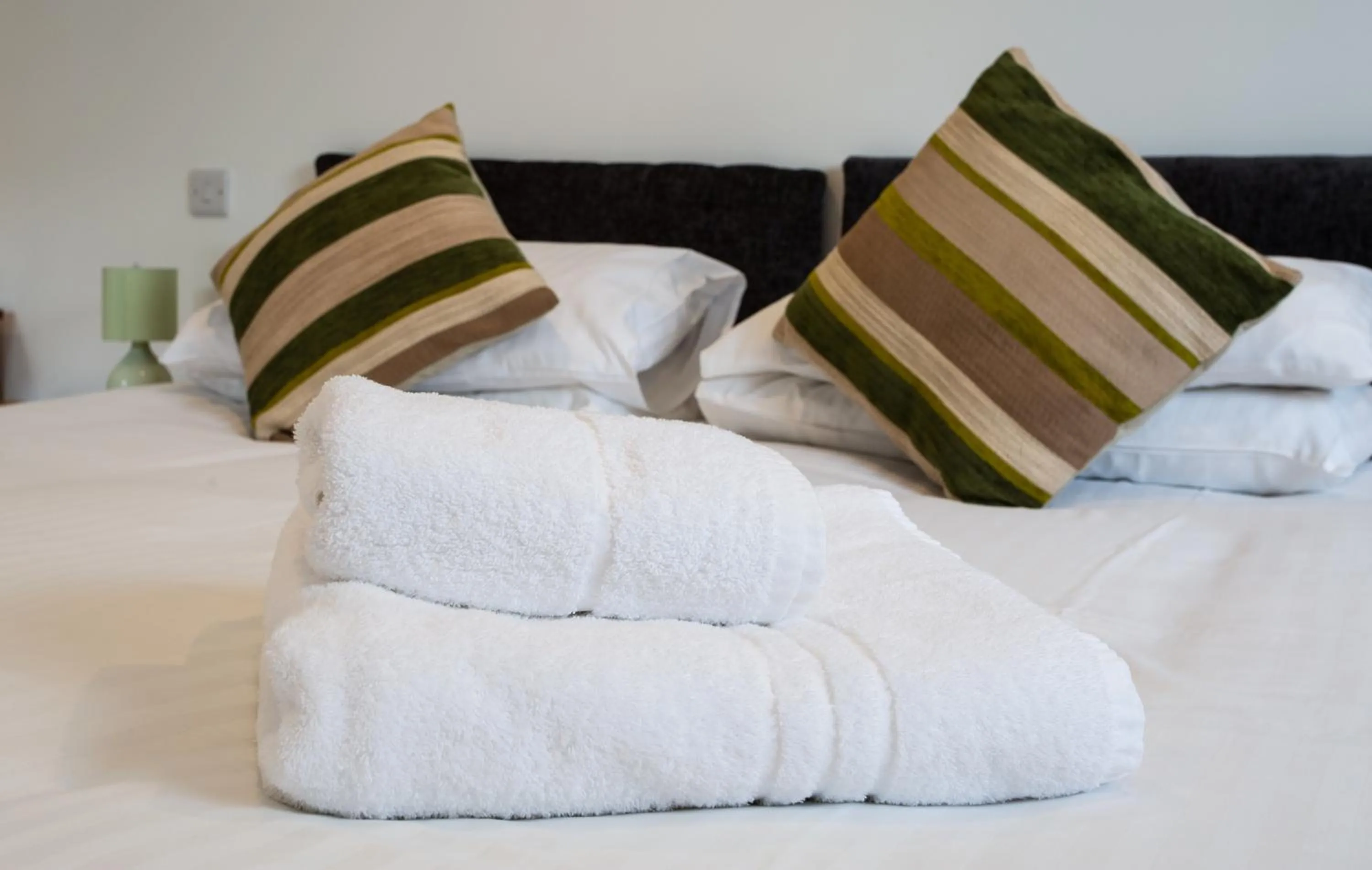 Bedroom, Bed in The Windmill Inn