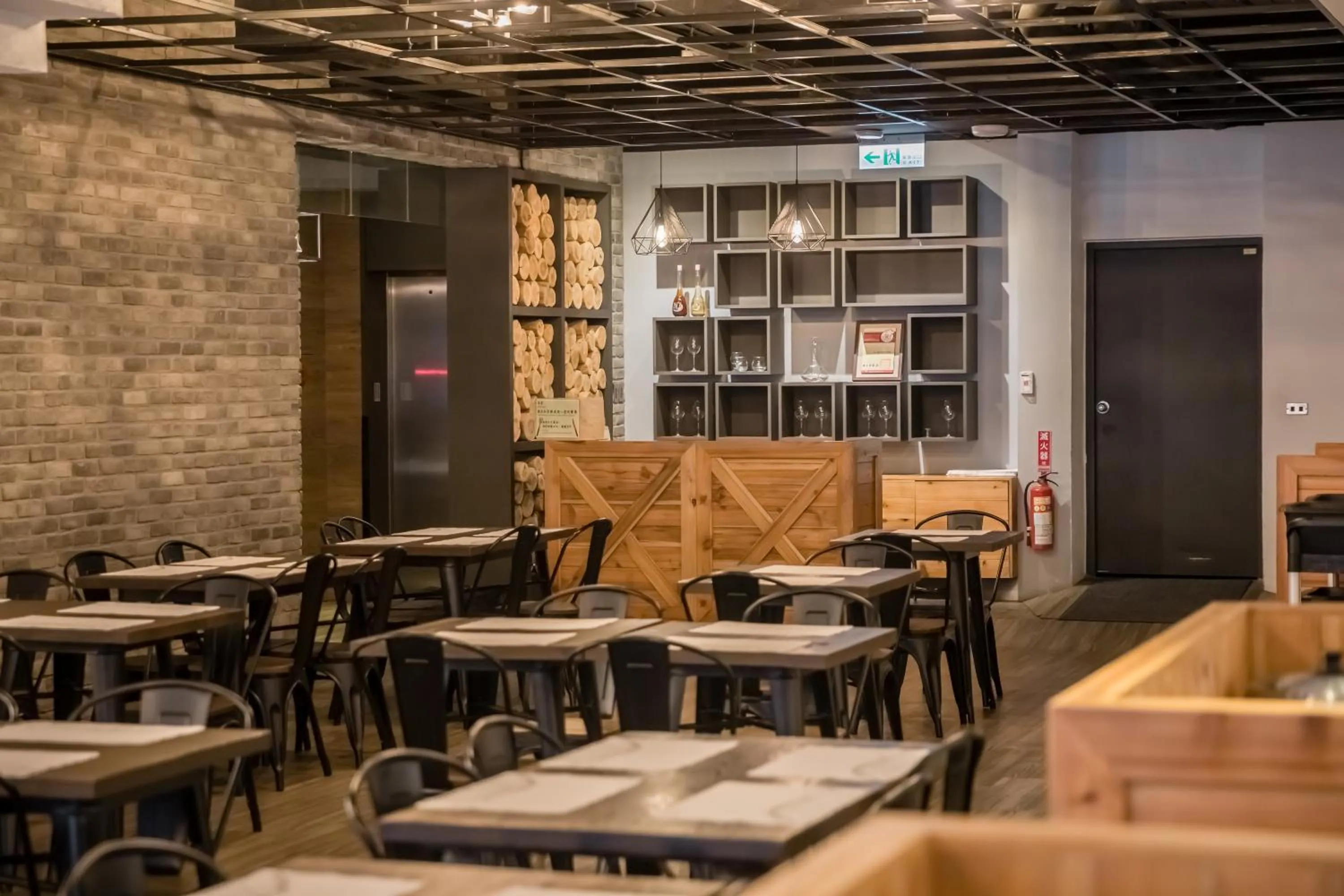 Restaurant/places to eat in Traveller Inn TieHua Cultural and Creative Hotel