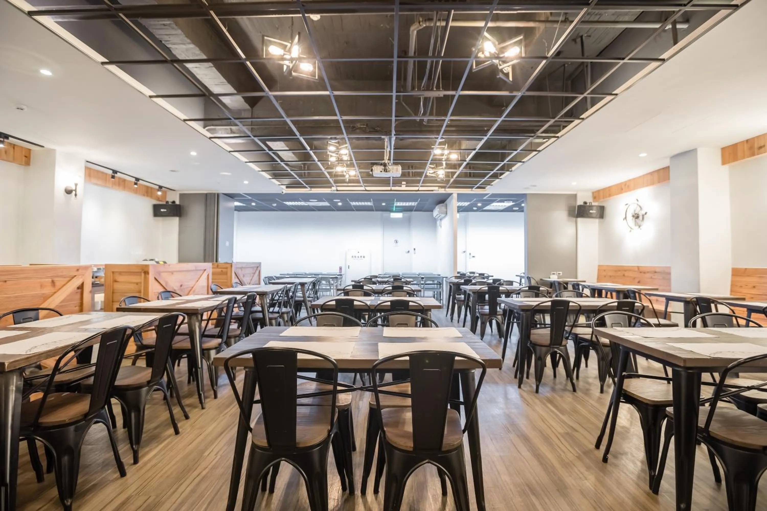 Restaurant/places to eat in Traveller Inn TieHua Cultural and Creative Hotel