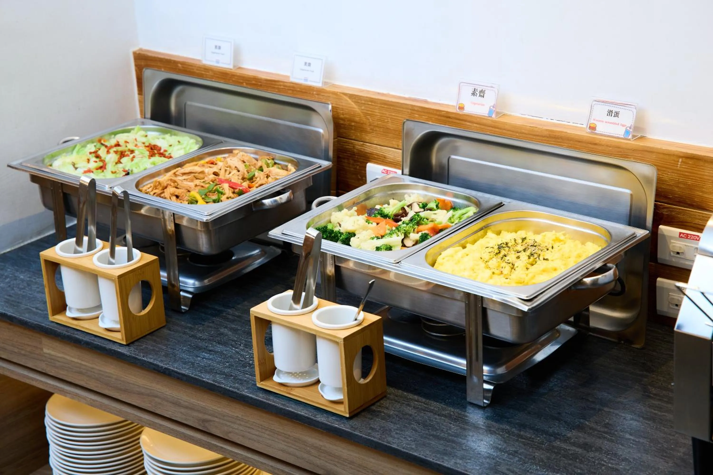 Buffet breakfast in Traveller Inn TieHua Cultural and Creative Hotel