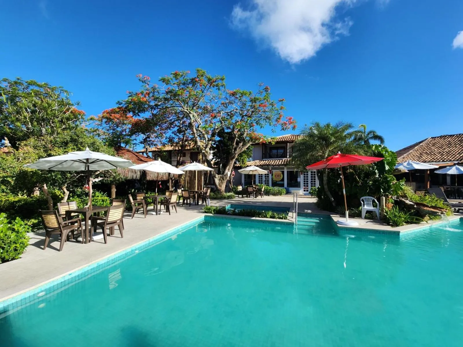 Swimming pool in Pousada dos Tangarás