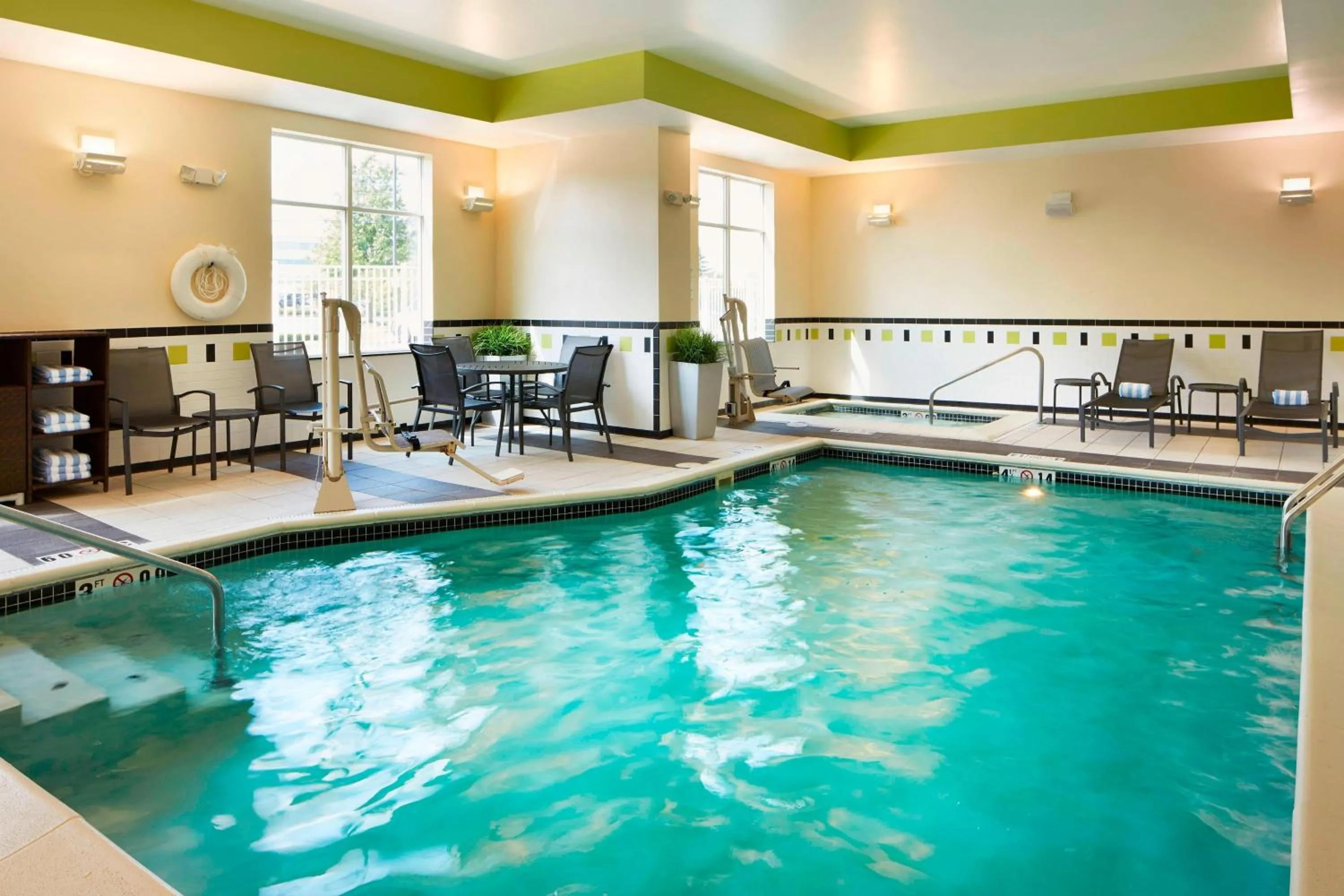 Swimming pool in Fairfield Inn and Suites Columbus Polaris