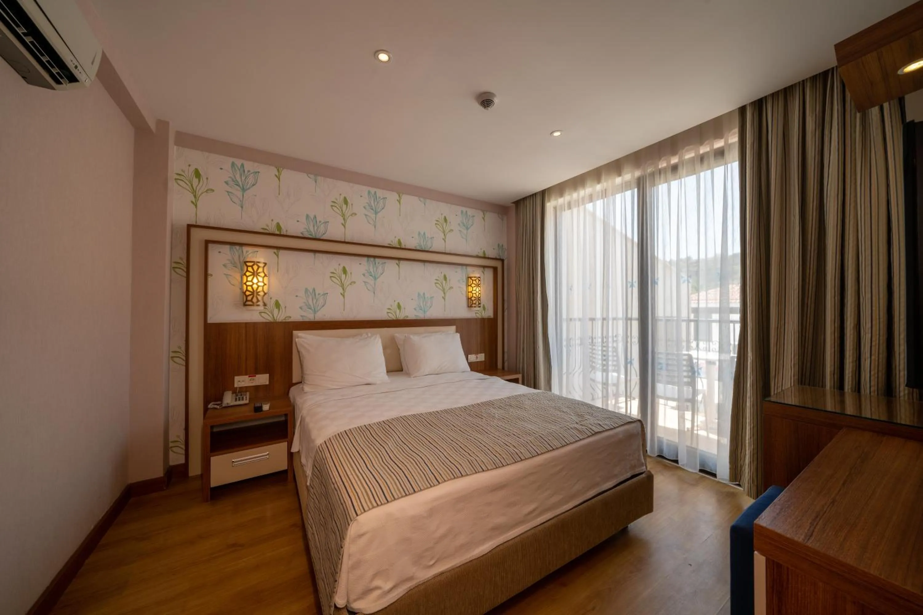 Photo of the whole room, Bed in Sundia By Liberty Oludeniz