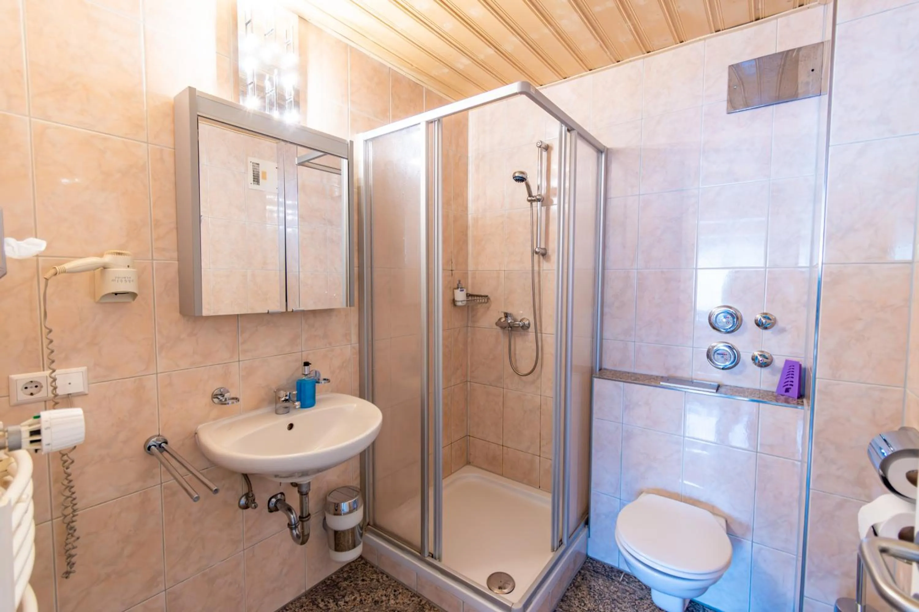 Shower in Hotel und Restaurant Nehrener Hof