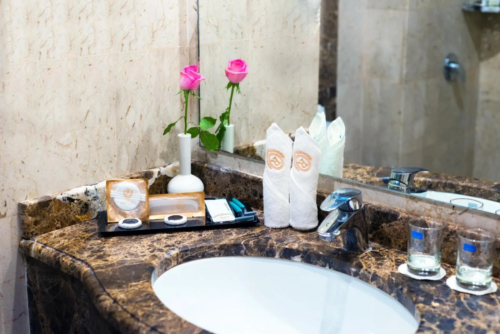 Bathroom in Dhiafat Al Raja Hotel