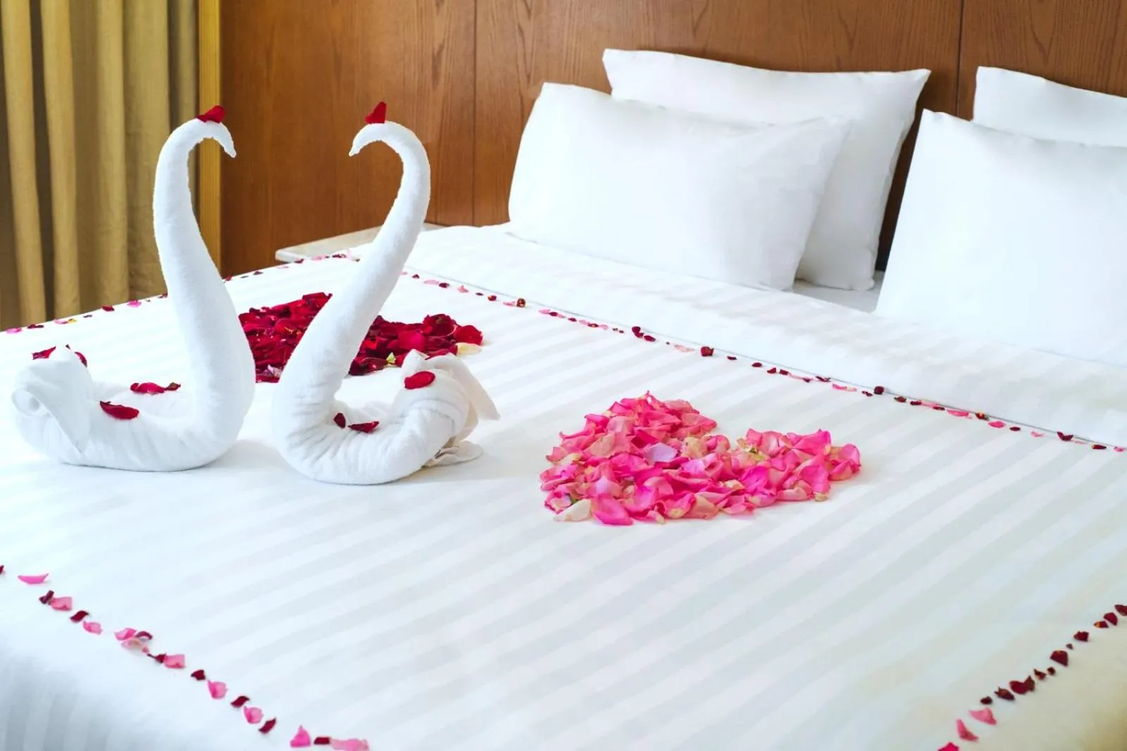 Bed in Dhiafat Al Raja Hotel