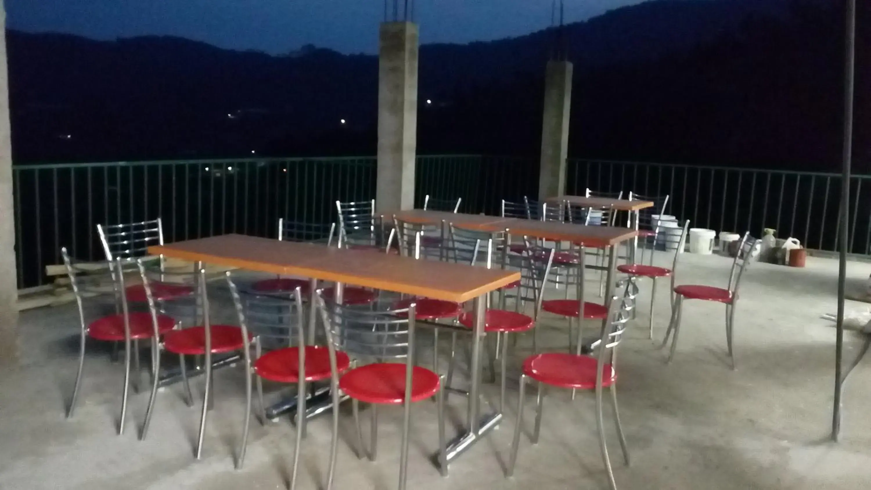 Restaurant/places to eat in Hotel Emerald Valley Restaurant/places to eat in Hotel Emerald Valley