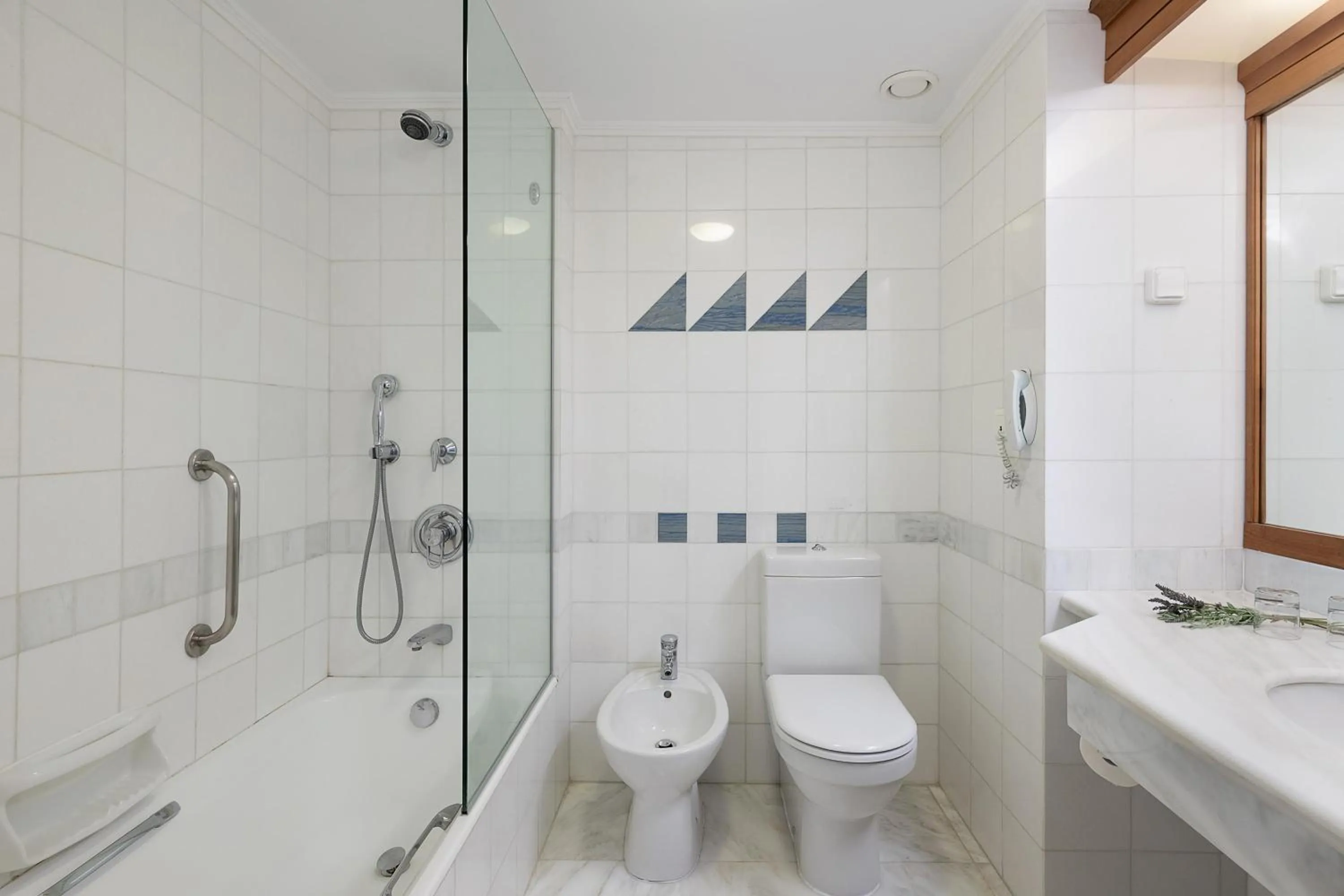 Bathroom in Leptos Panorama Hotel