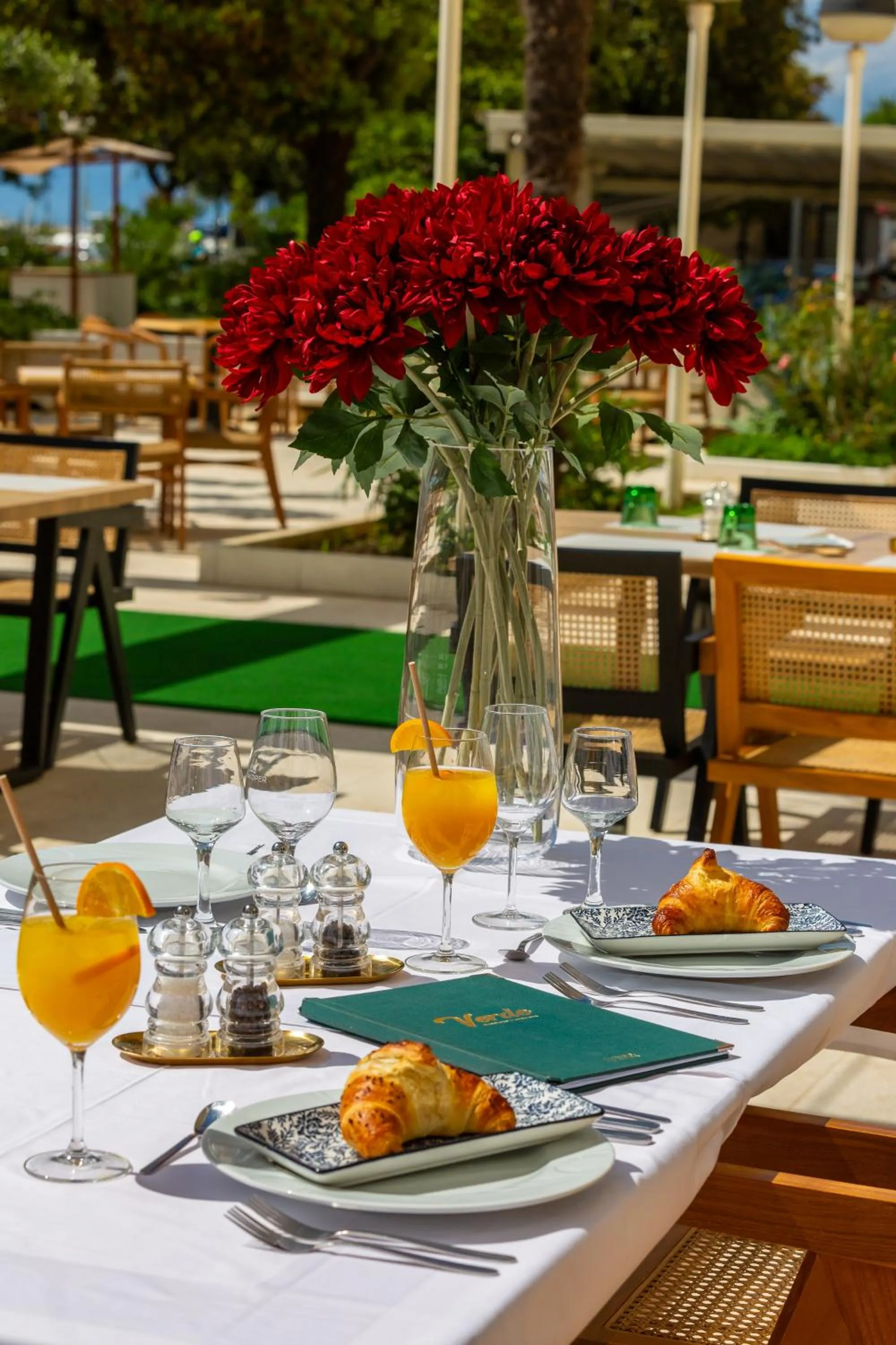 Restaurant/places to eat in Hotel Adria