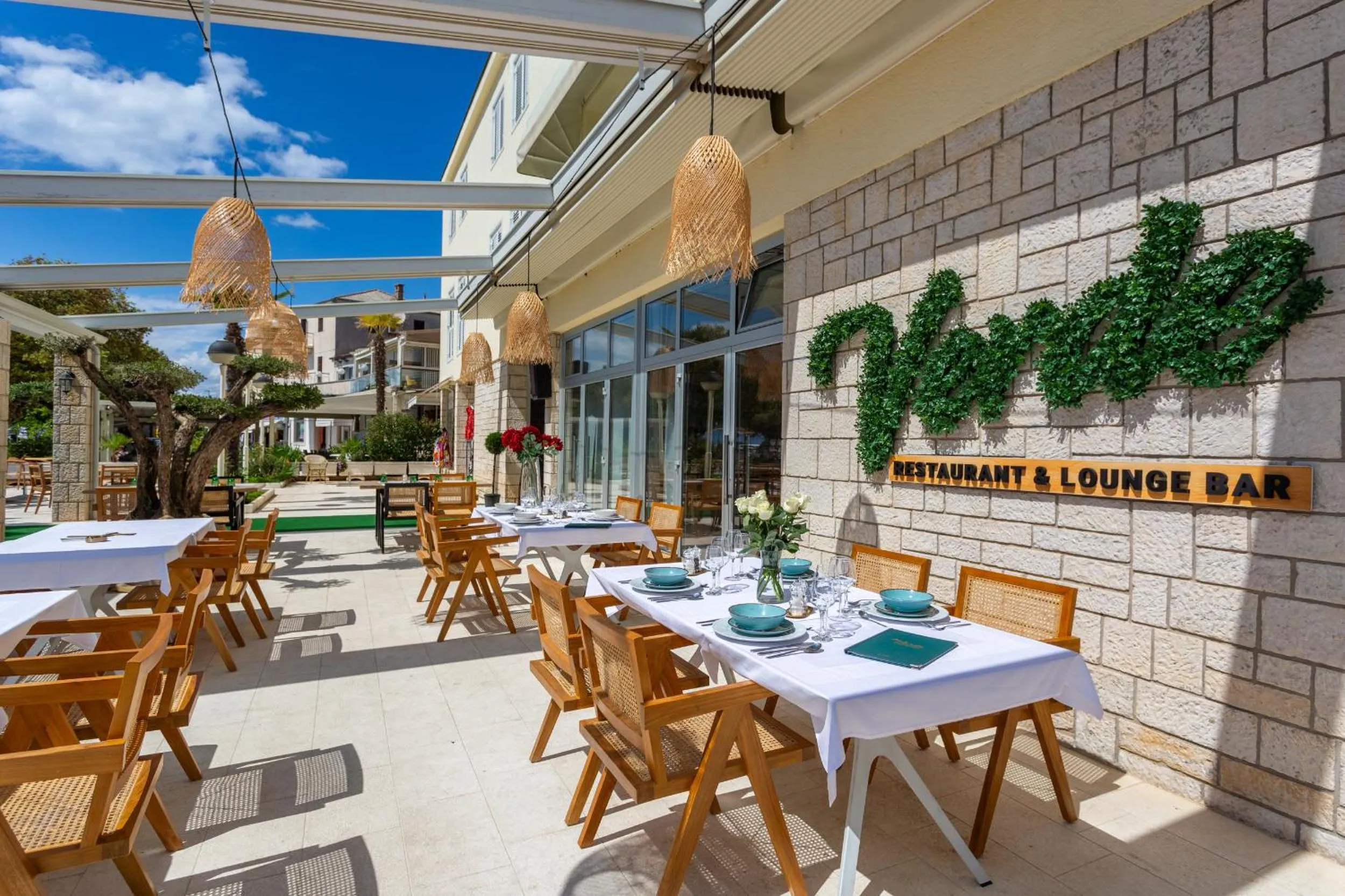 Restaurant/places to eat in Hotel Adria