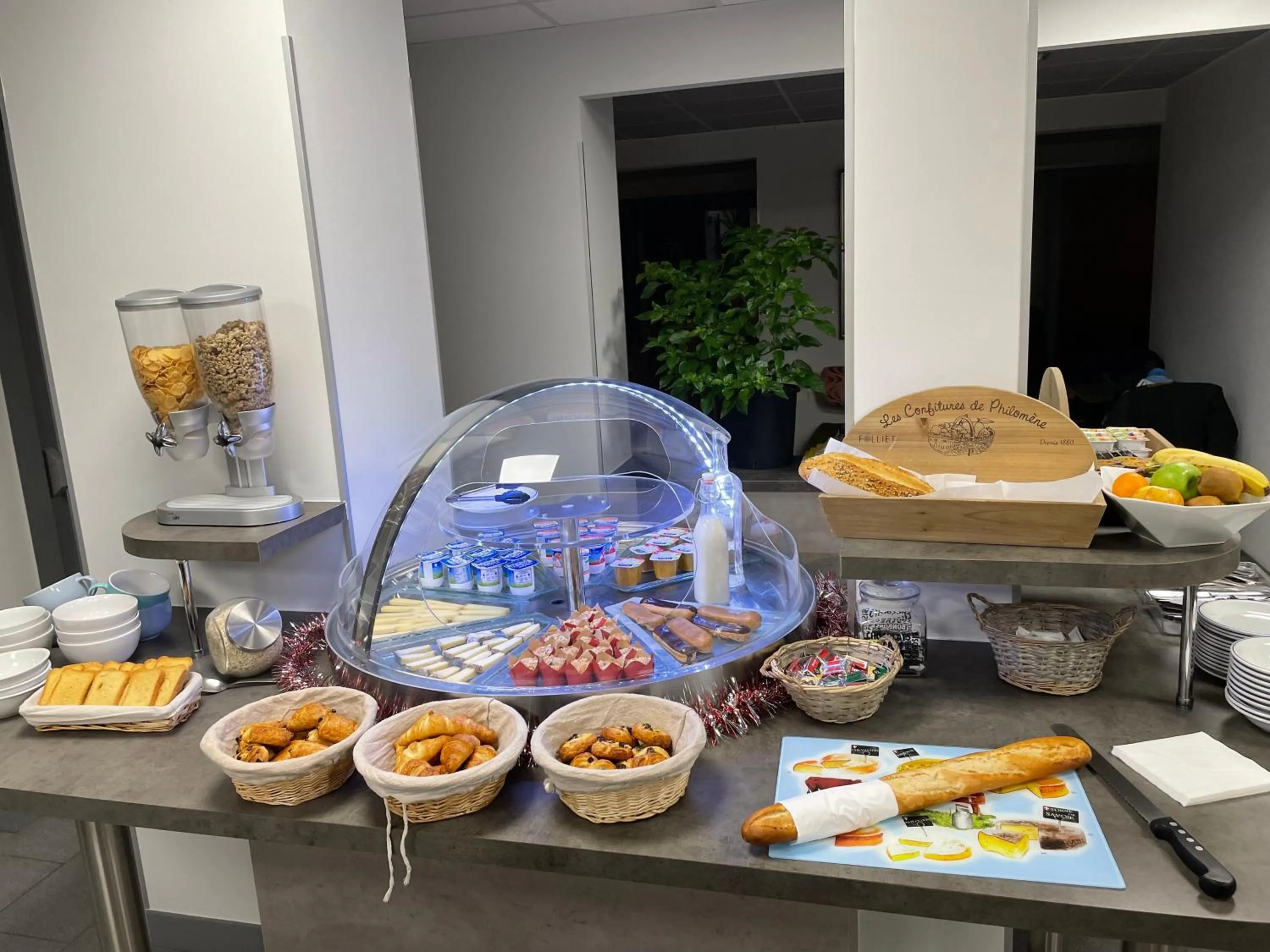 Food in La Tour D'ivoire