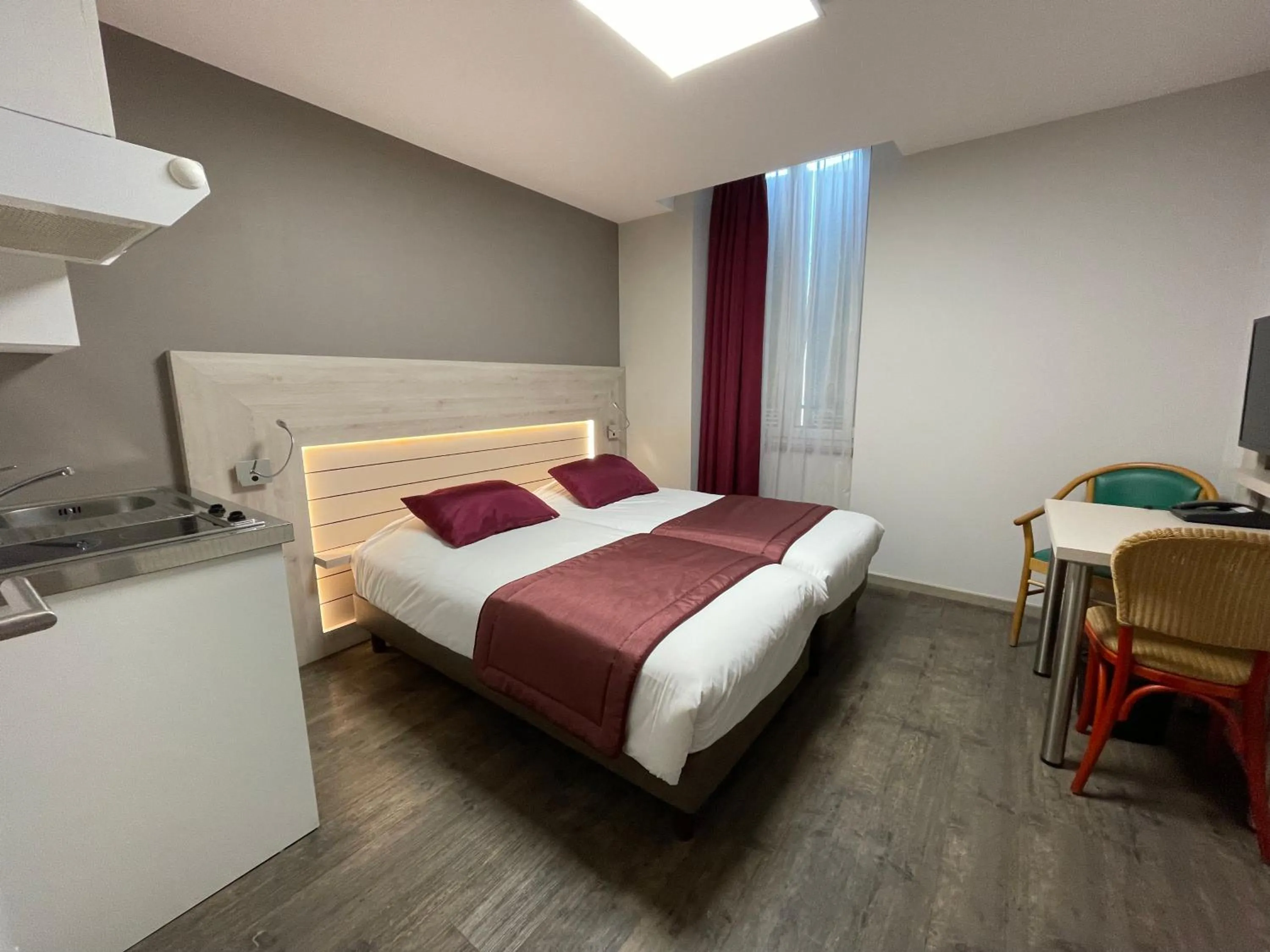 Photo of the whole room, Bed in La Tour D'ivoire