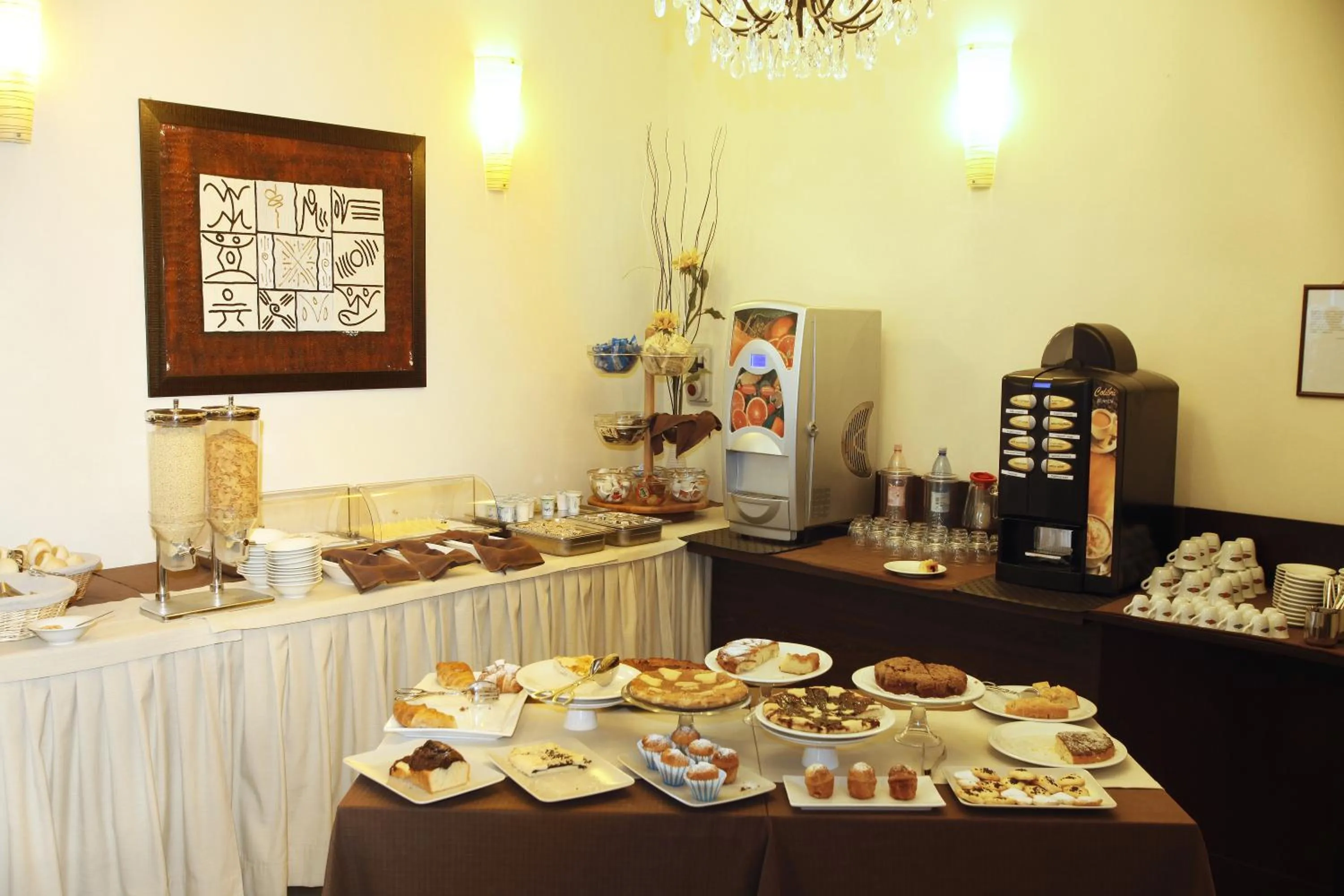 Restaurant/places to eat in Hotel Alibi