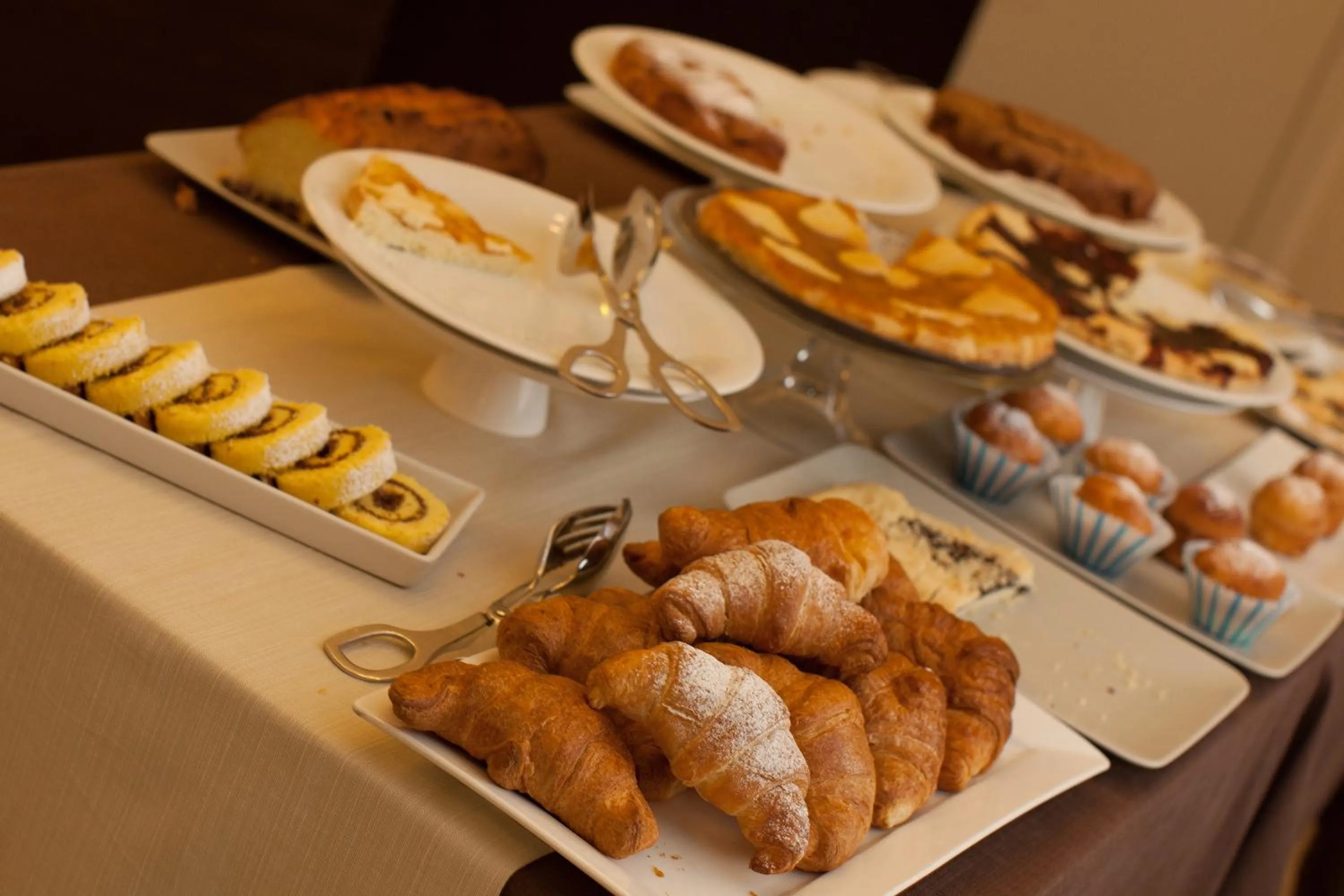 Restaurant/places to eat in Hotel Alibi