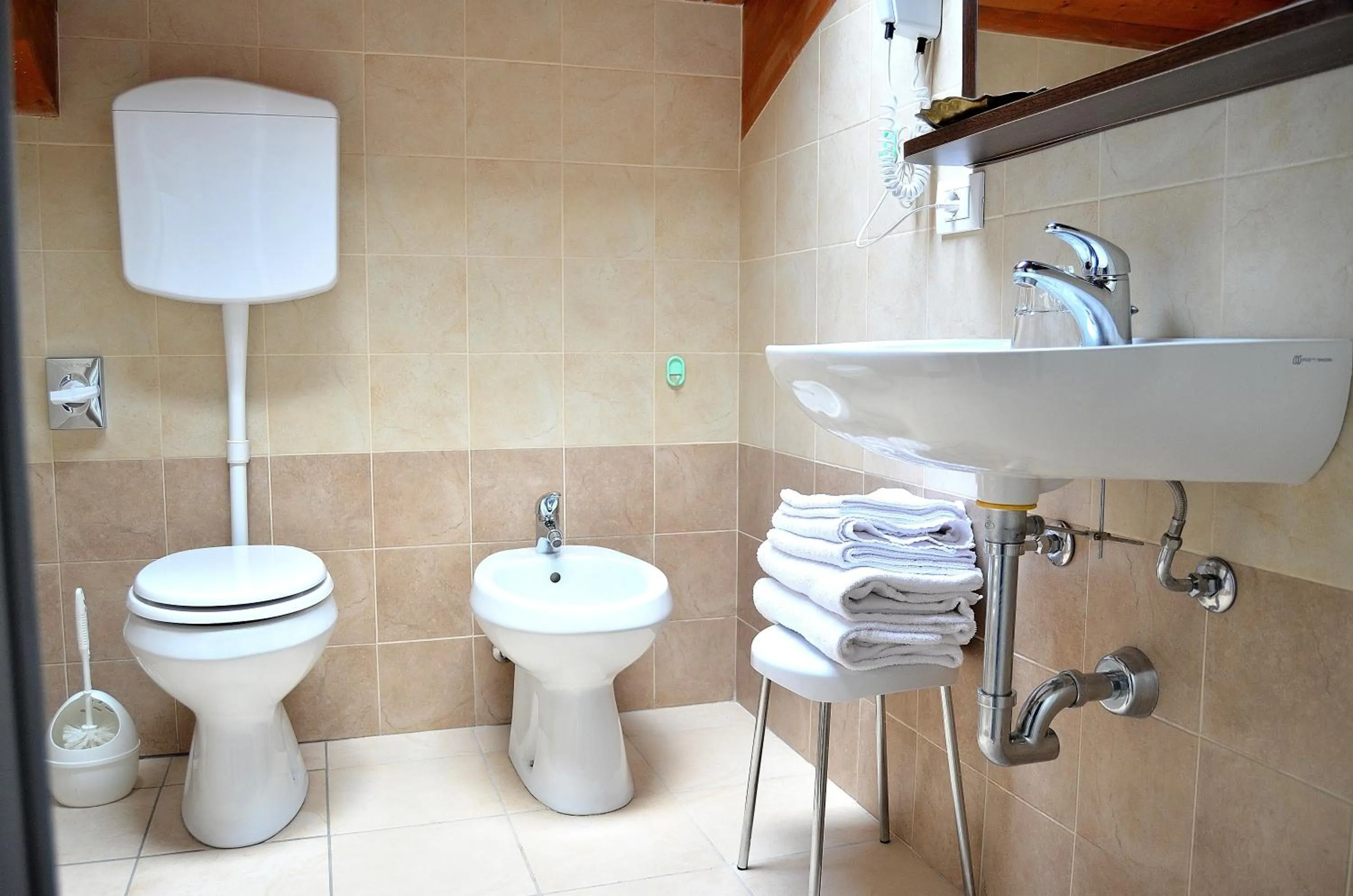 Shower in Hotel Alibi